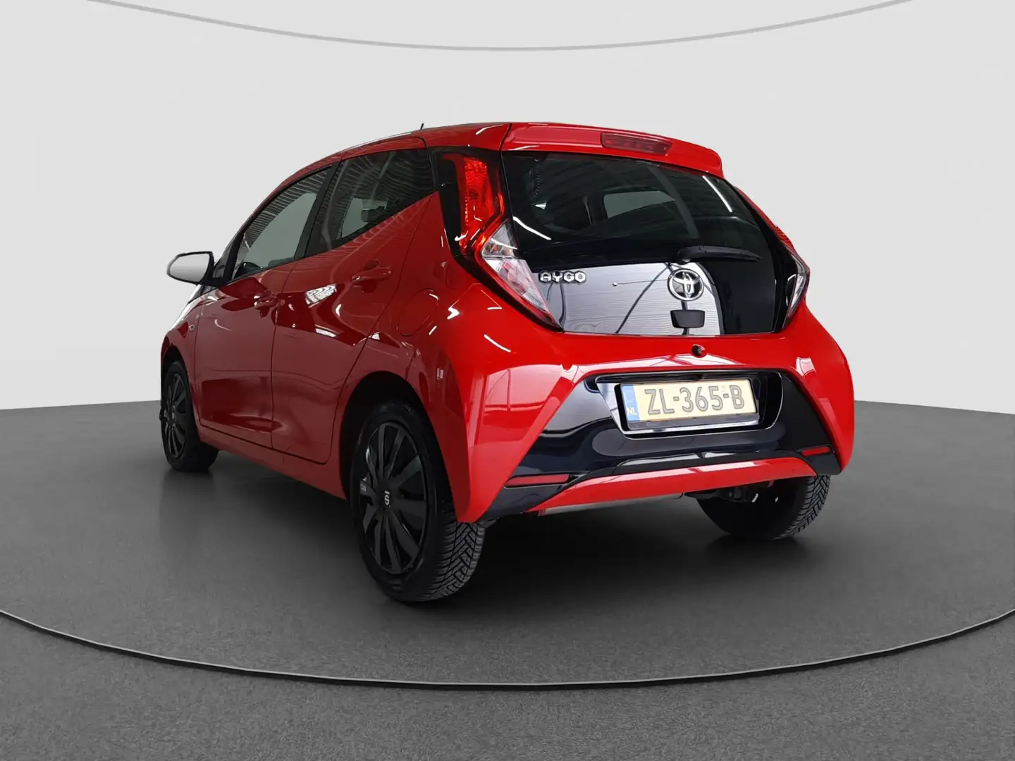 Toyota Aygo 1.0 VVT-i x-play | Canvas dak | Camera | Rouge - 2