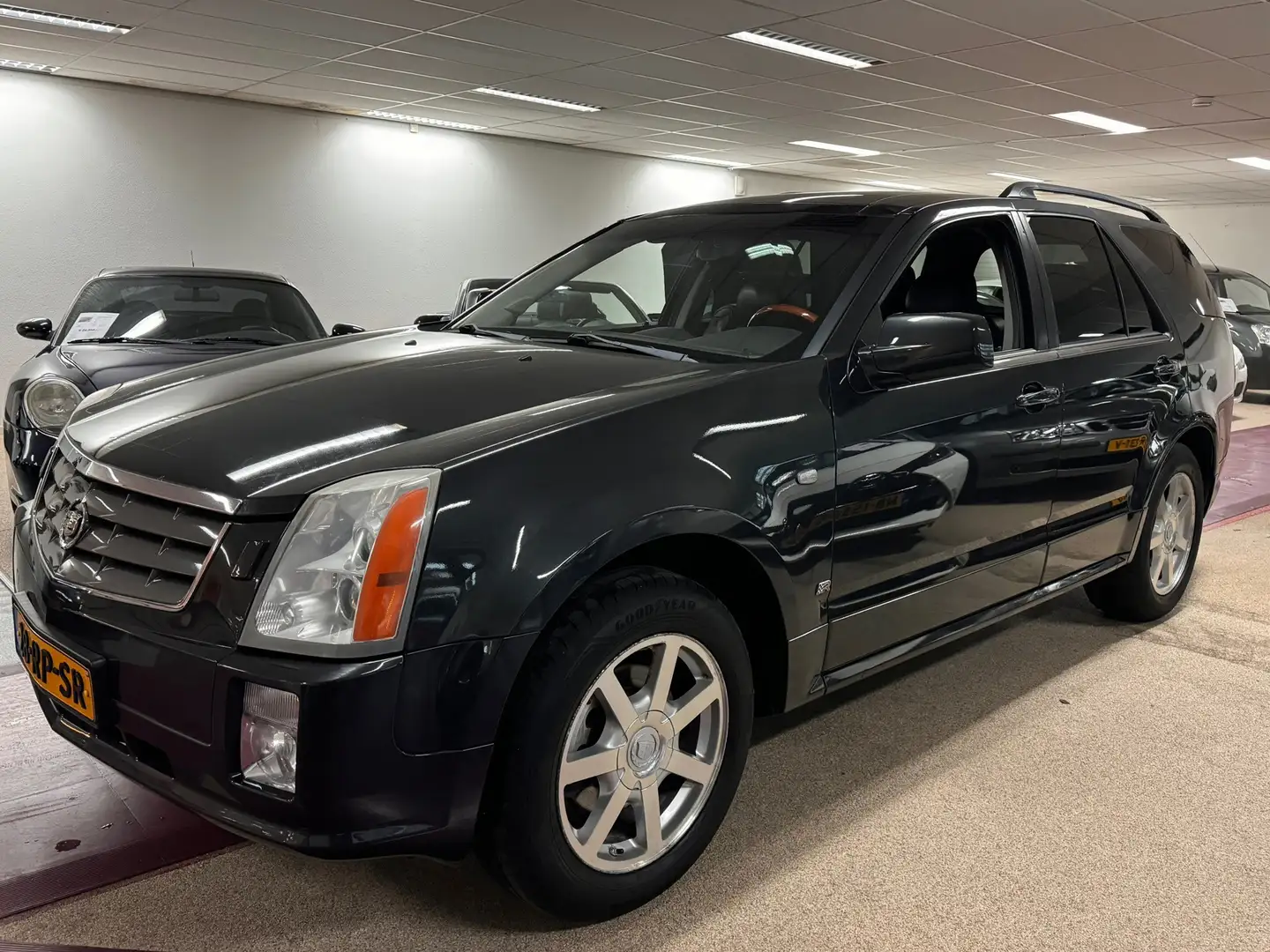Cadillac SRX 4.6 V8 Automaat Sport Luxury INCL. NWE APK 02-2026 Negru - 1