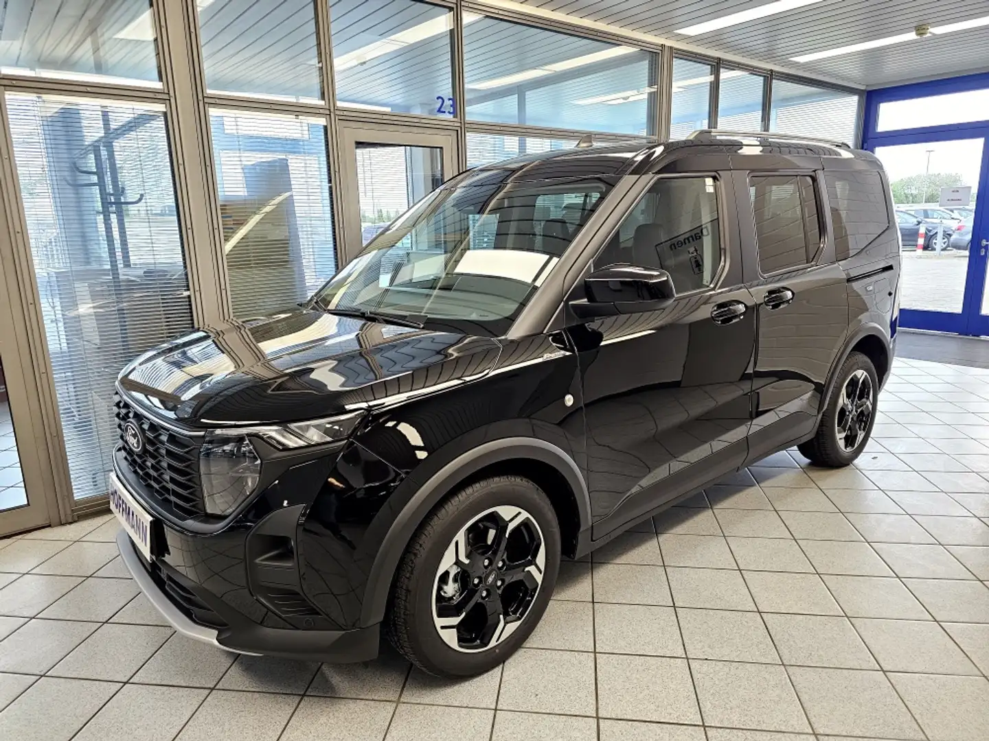 Ford Tourneo Courier Active Climatr.,Navi,Winterpaket Černá - 2