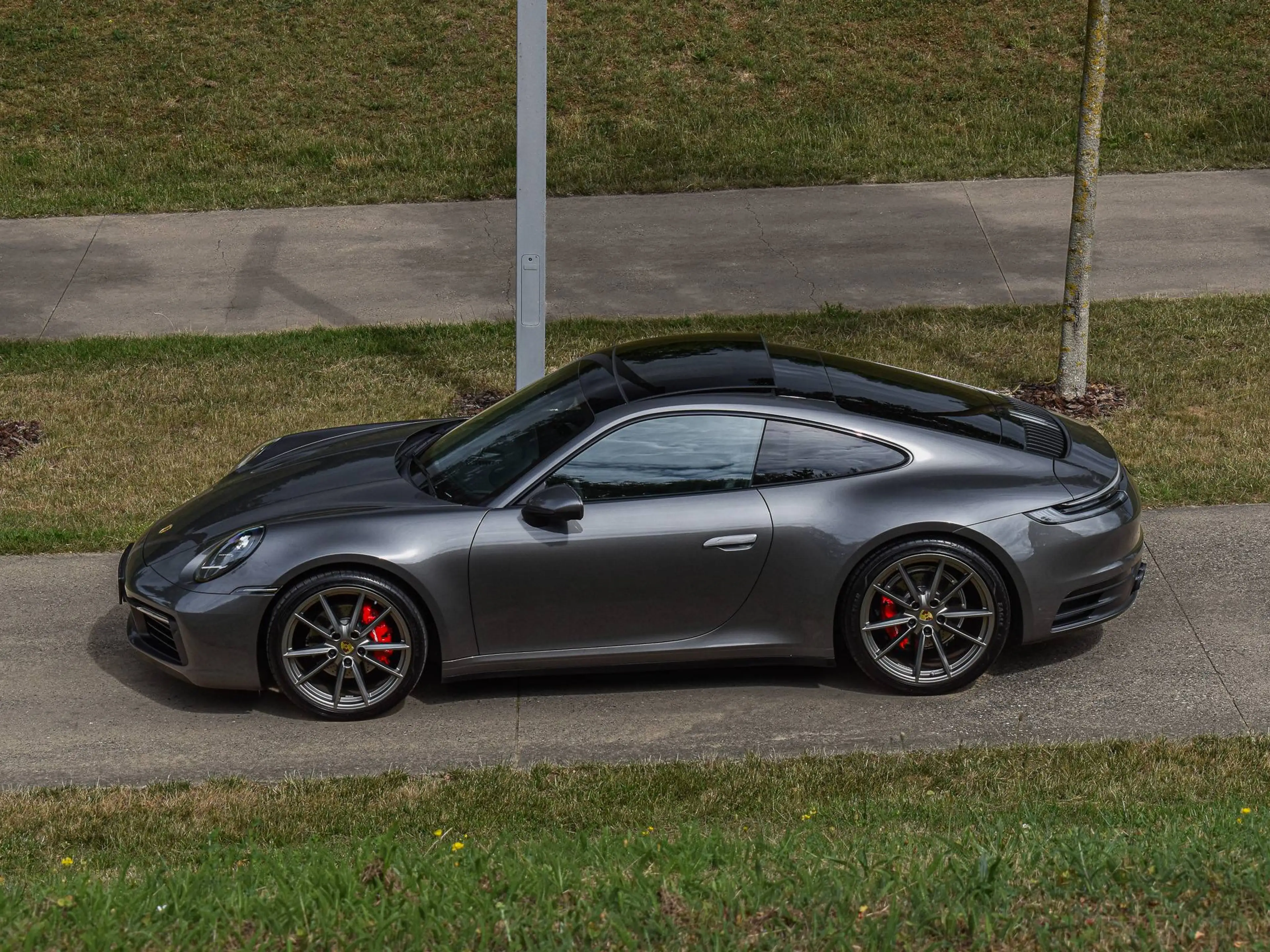 Porsche 911 992 Carrera 2 Coupé / Agate Grey / TOP SPEC / TOP CONDITION — photo 2