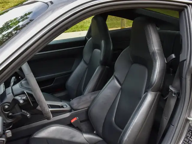 Porsche 911 view 5