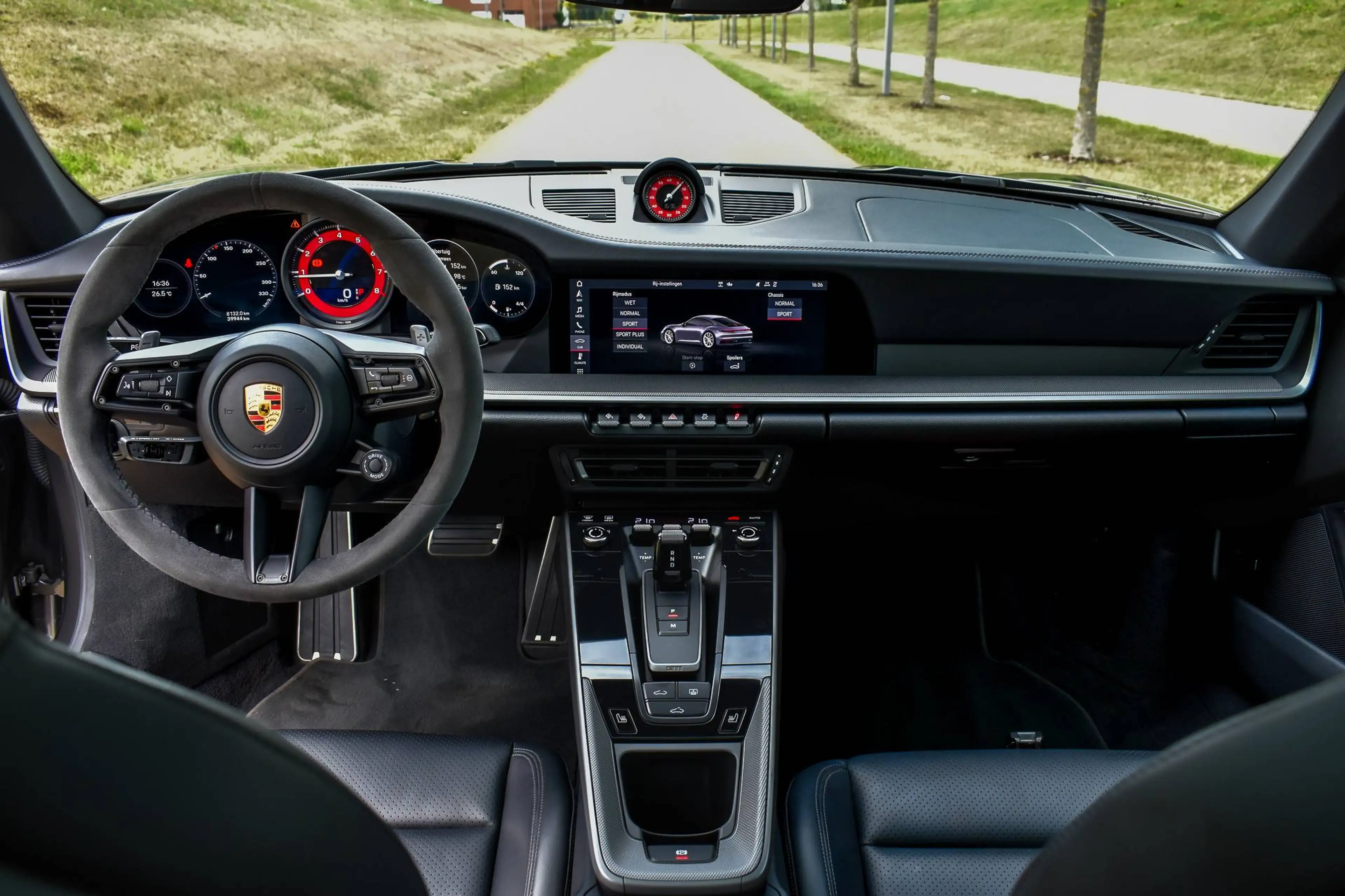 Porsche 911 992 Carrera 2 Coupé / Agate Grey / TOP SPEC / TOP CONDITION — photo 10