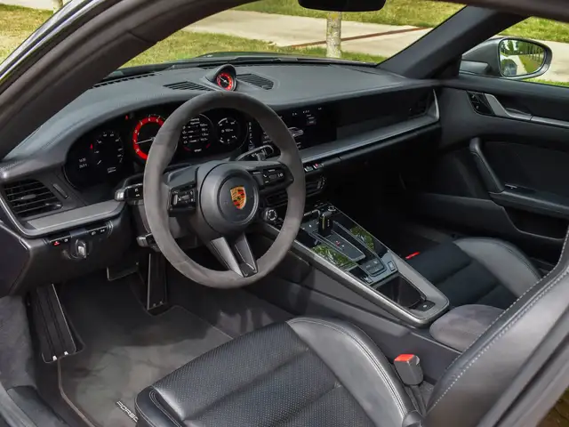 Porsche 911 view 4