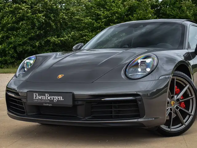 Porsche 911 view 9