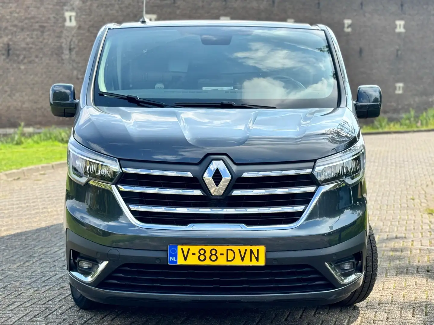 Renault Trafic Trafic 2.0 dCi T30 L2H1Work Grijs - 2