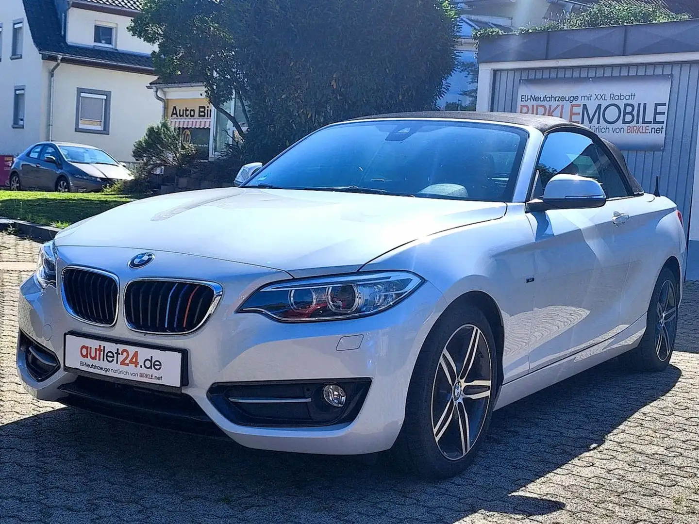 BMW 220 220i Cabrio Sport Line Navi SHZ PDC Tempomat Klima White - 1