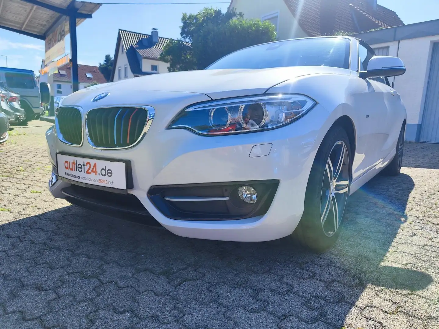 BMW 220 220i Cabrio Sport Line Navi SHZ PDC Tempomat Klima White - 2