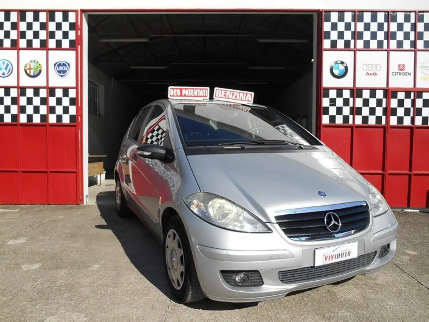 Mercedes-Benz A 150 A 150 Classic X NEOPATENTATI NO BLOCCHI TRAFFICO Silber - 1