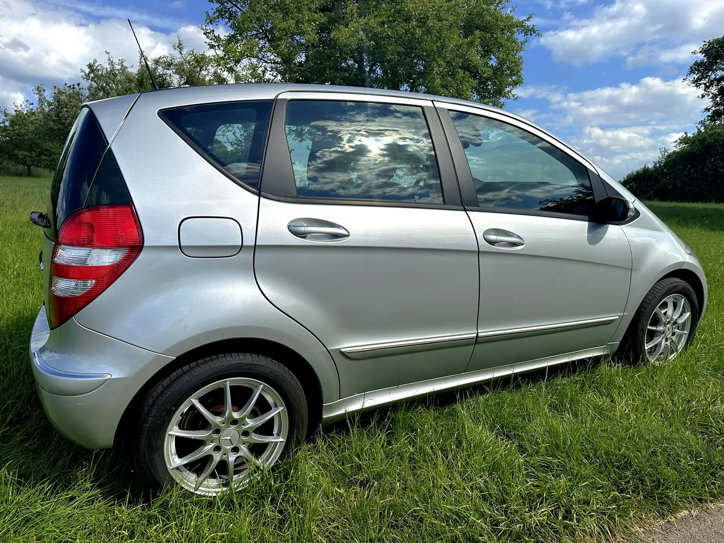 Mercedes-Benz A 170 TÜV NEU 05/2027 *ALU*KLIMA*EFH*SZHZ*NSW*ELEGANCE Gümüş rengi - 1