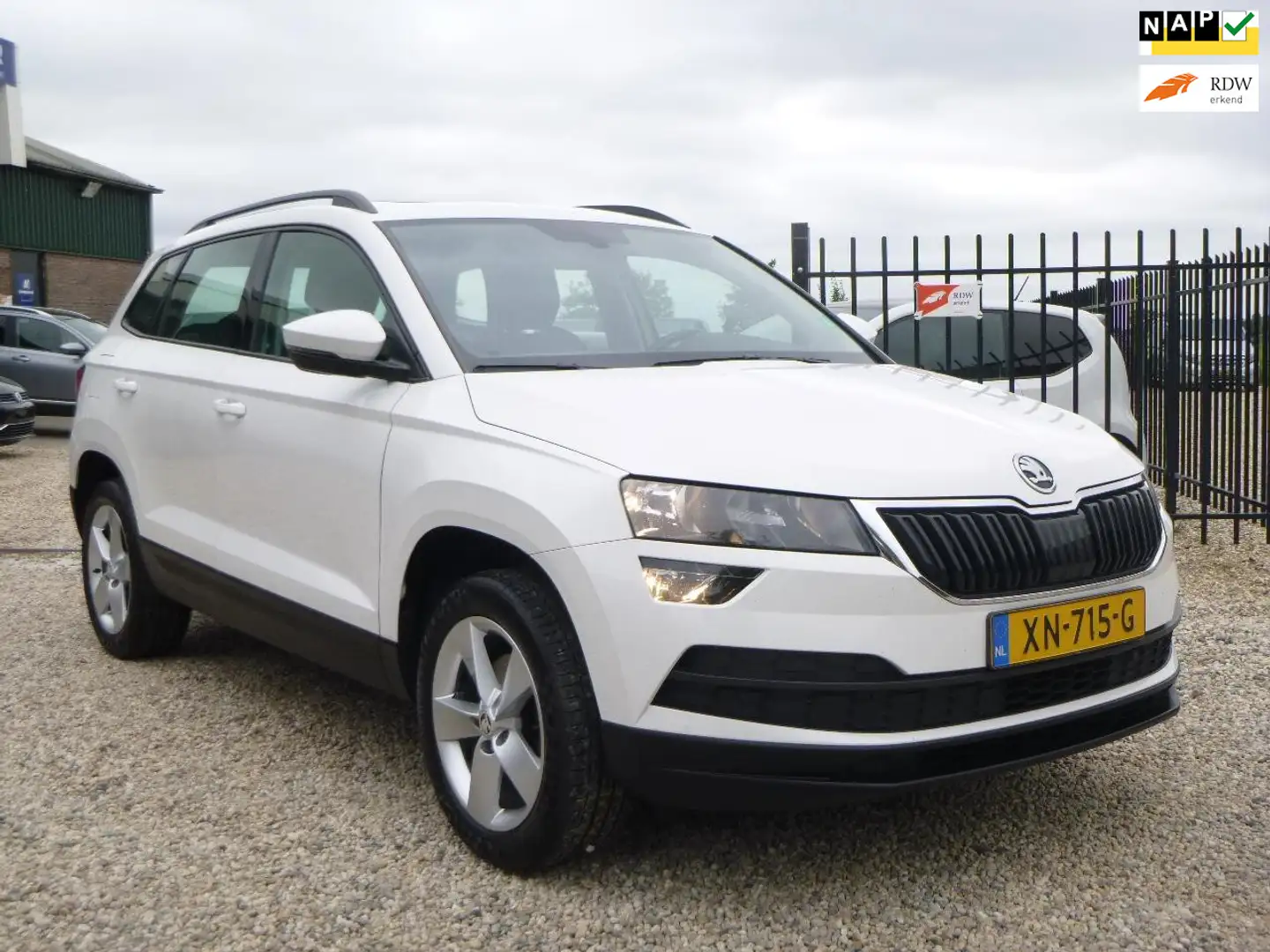 Skoda Karoq 1.0 TSI HIGHLINE PANO DAK TREKHAAK Wit - 1