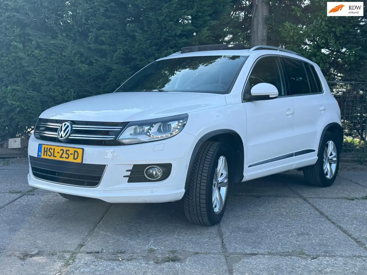Volkswagen Tiguan 2.0 TSI 4Motion 3X R line Nieuwe Motor 120dkm Pano Wit - 1