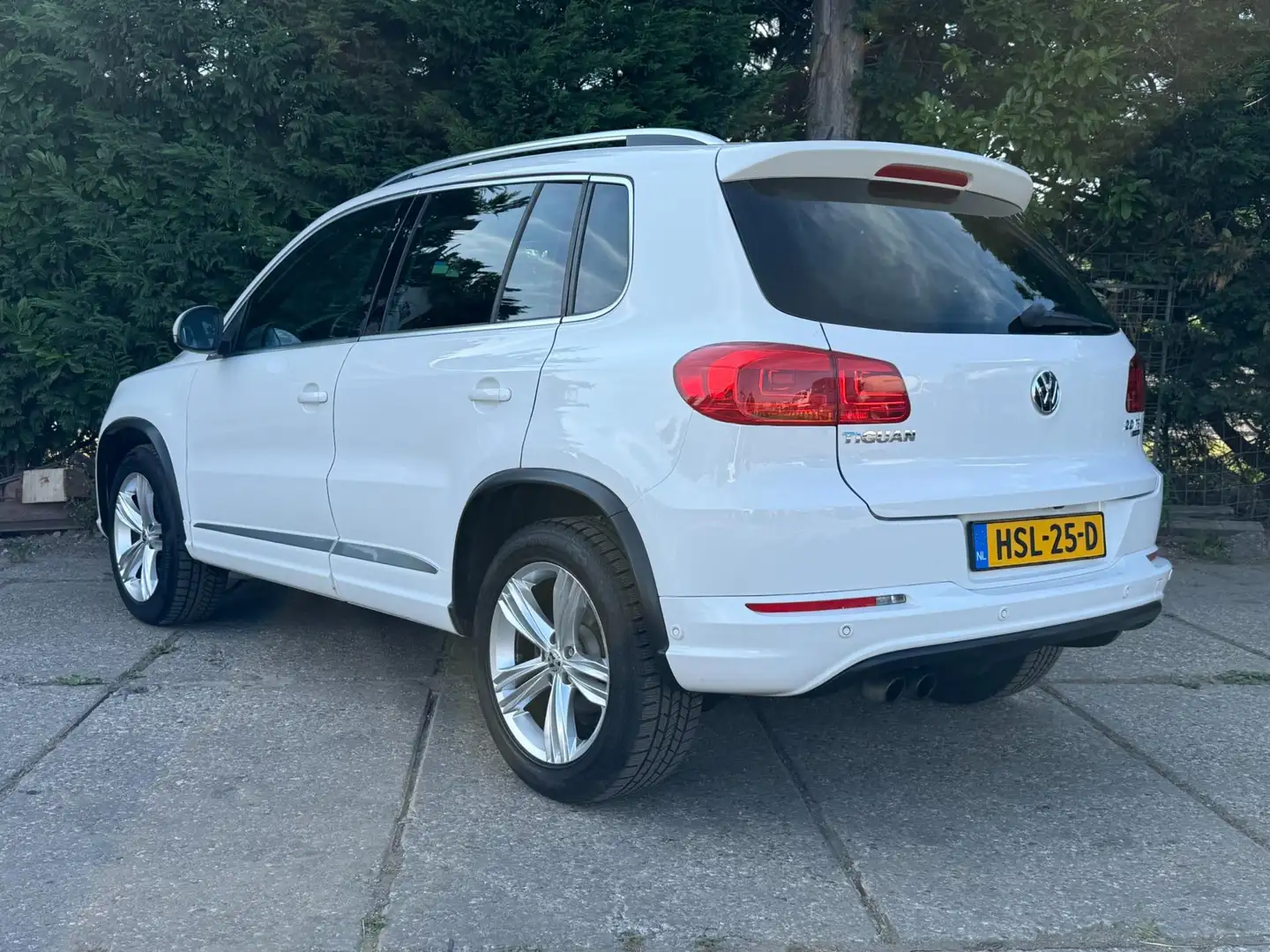 Volkswagen Tiguan 2.0 TSI 4Motion 3X R line Nieuwe Motor 120dkm Pano Weiß - 2