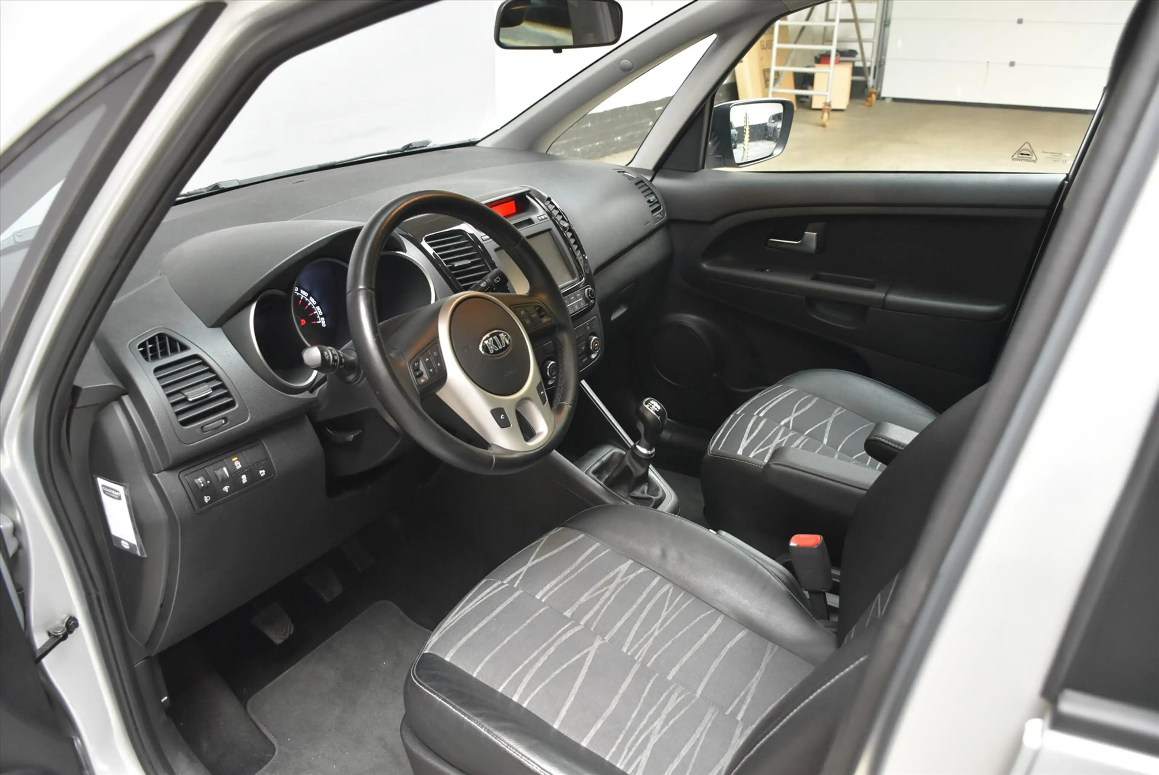 Kia Venga 1.4 CVVT 90pk Summer Edition Navigatie, Panoramada — photo 9