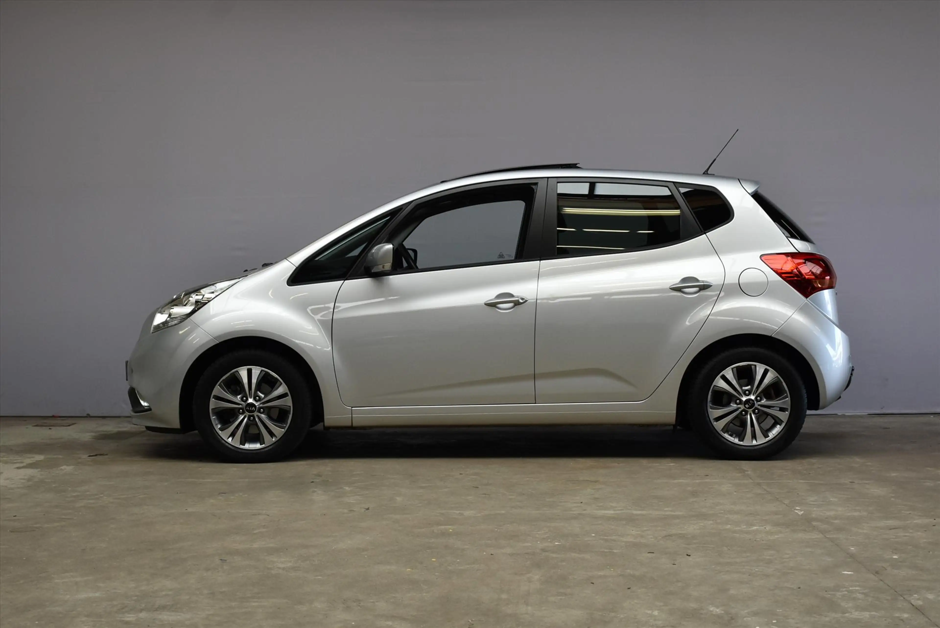 Kia Venga 1.4 CVVT 90pk Summer Edition Navigatie, Panoramada — photo 2