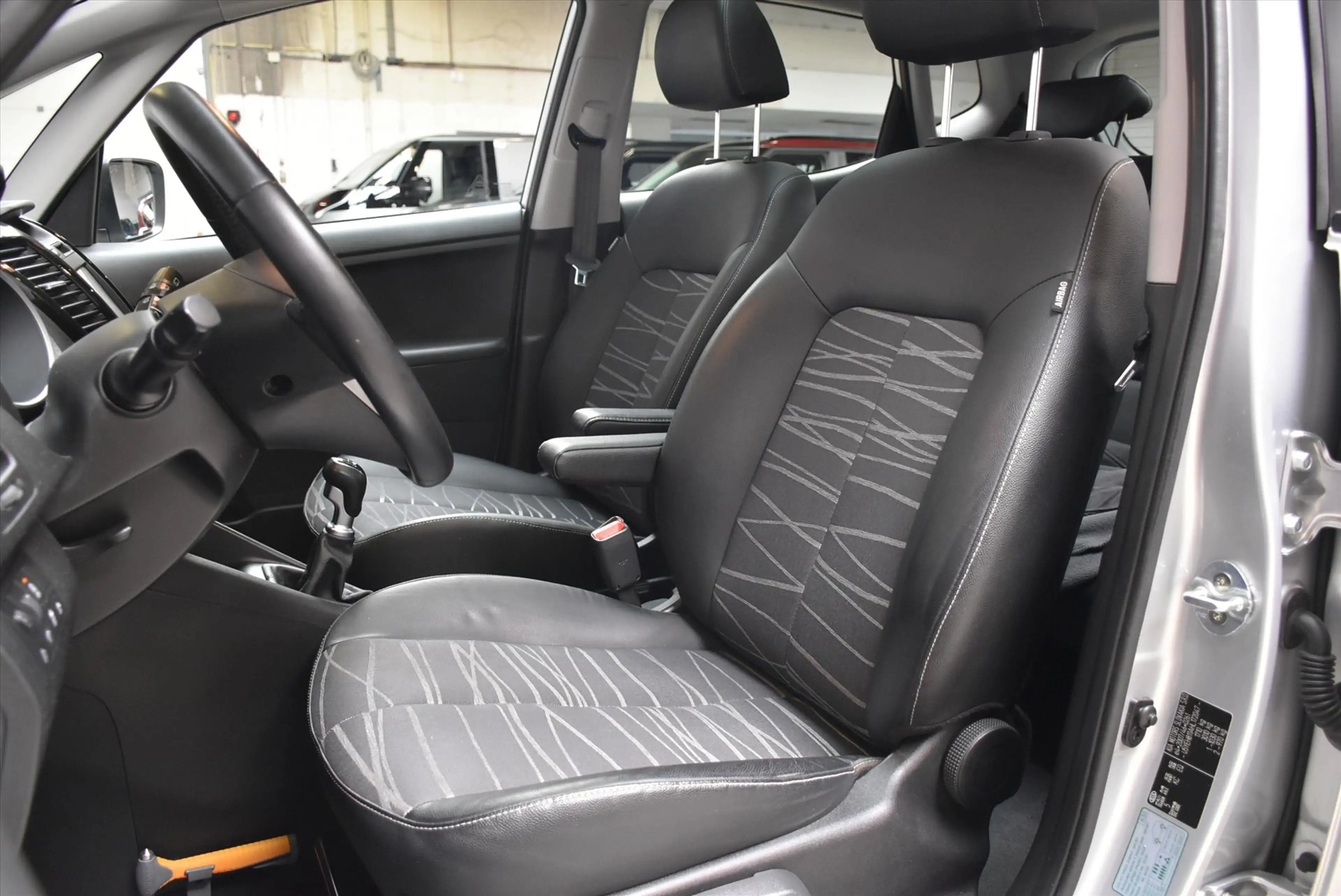 Kia Venga 1.4 CVVT 90pk Summer Edition Navigatie, Panoramada — photo 8
