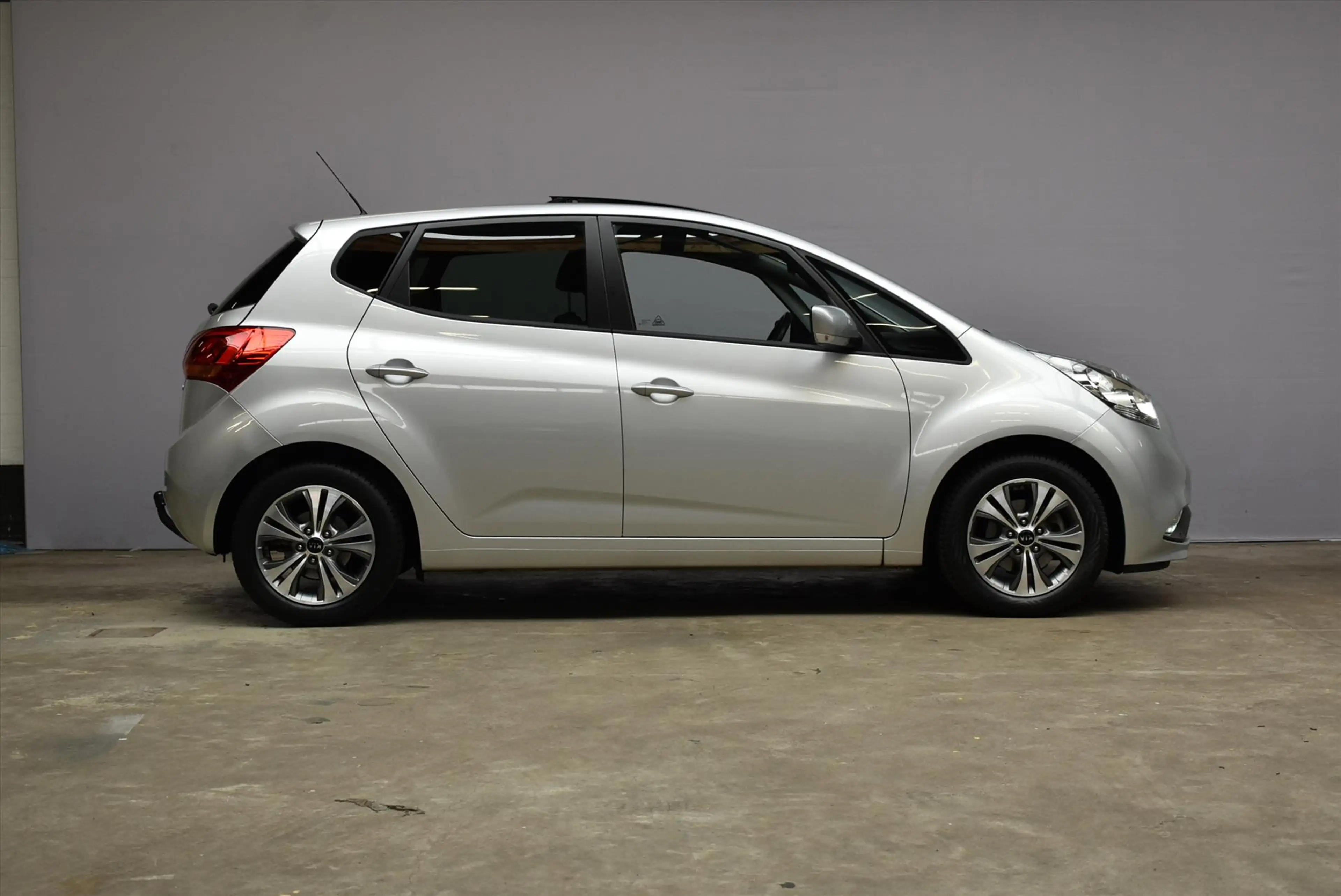 Kia Venga 1.4 CVVT 90pk Summer Edition Navigatie, Panoramada — photo 5