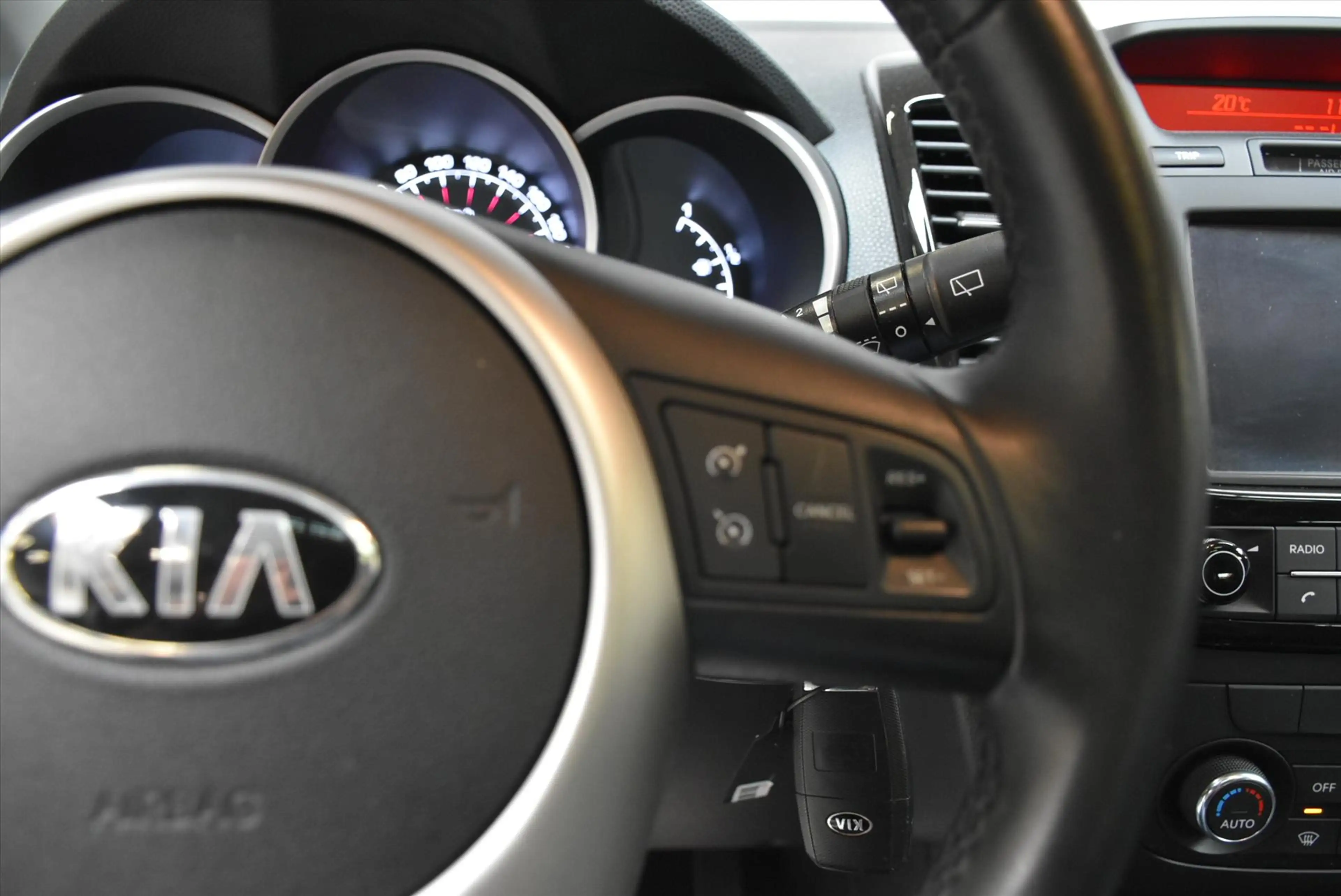 Kia Venga 1.4 CVVT 90pk Summer Edition Navigatie, Panoramada — photo 19