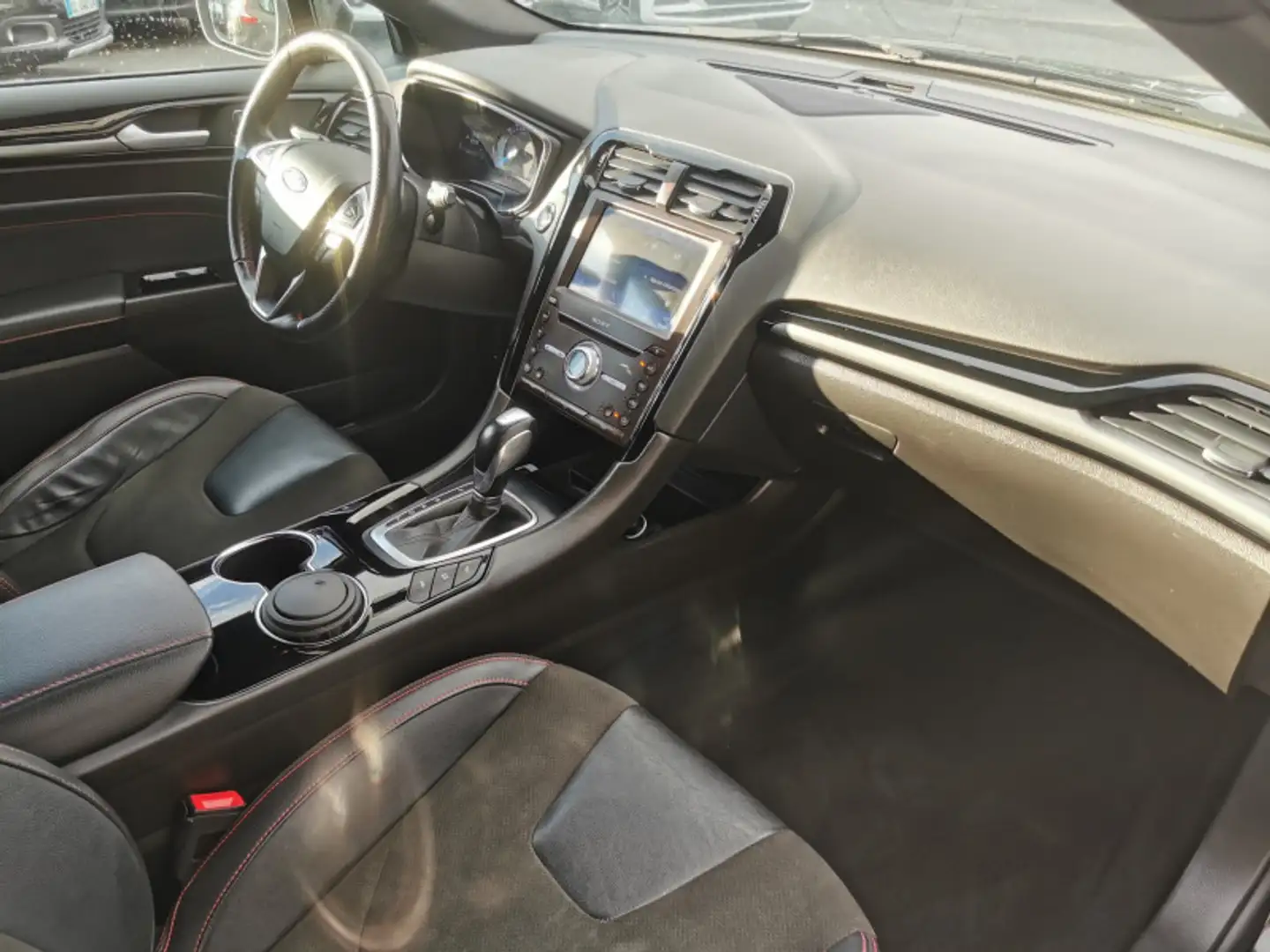 Ford Mondeo 2.0 HYBRID 187CH ST-LINE BVA 7CV Noir - 2