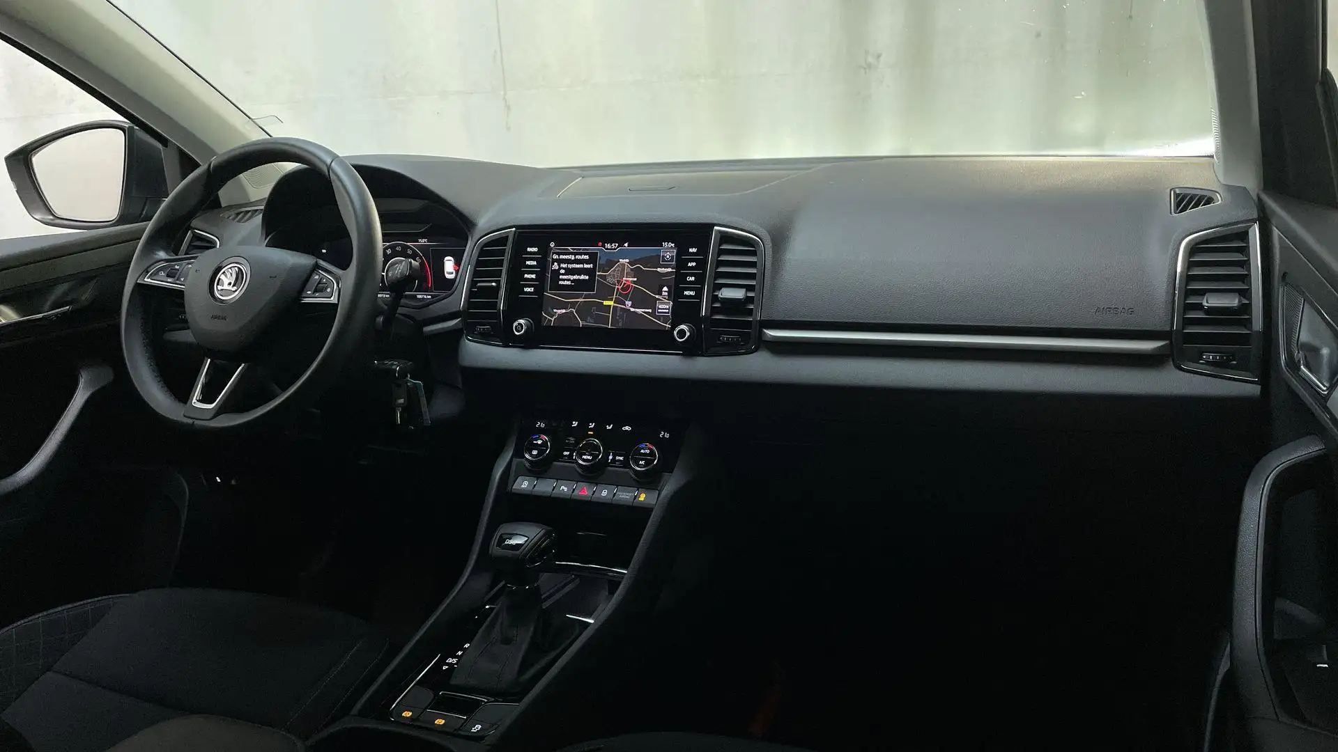 Skoda Karoq 1.0 TSI 116pk DSG Clever Edition Camera Virtual Co Grijs - 2