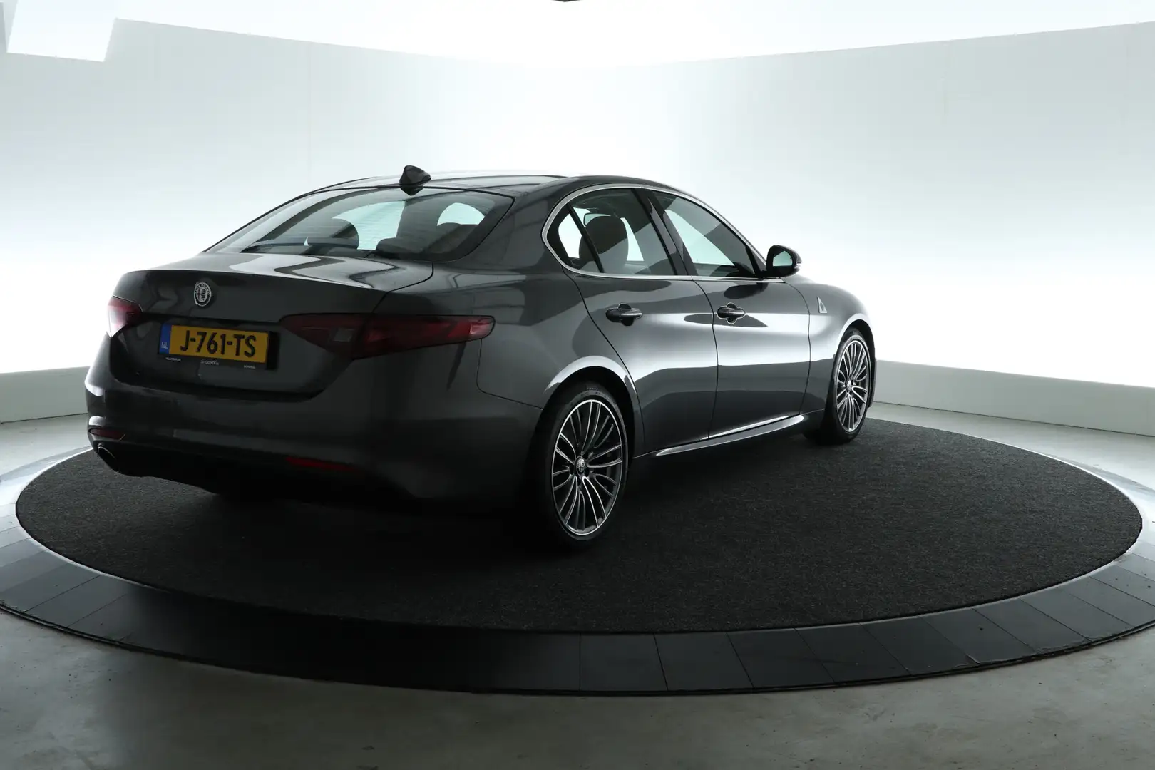 Alfa Romeo Giulia 2.0T Super | 200 pk | STOEL-STUUR VERW. | Grijs - 2