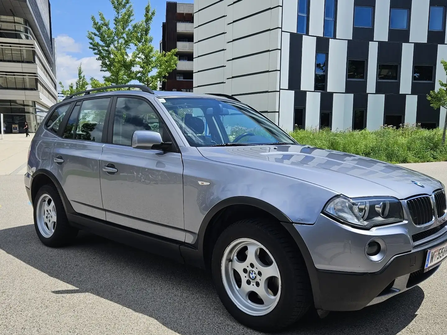 BMW X3 2,0i Österreich-Paket Silber - 1