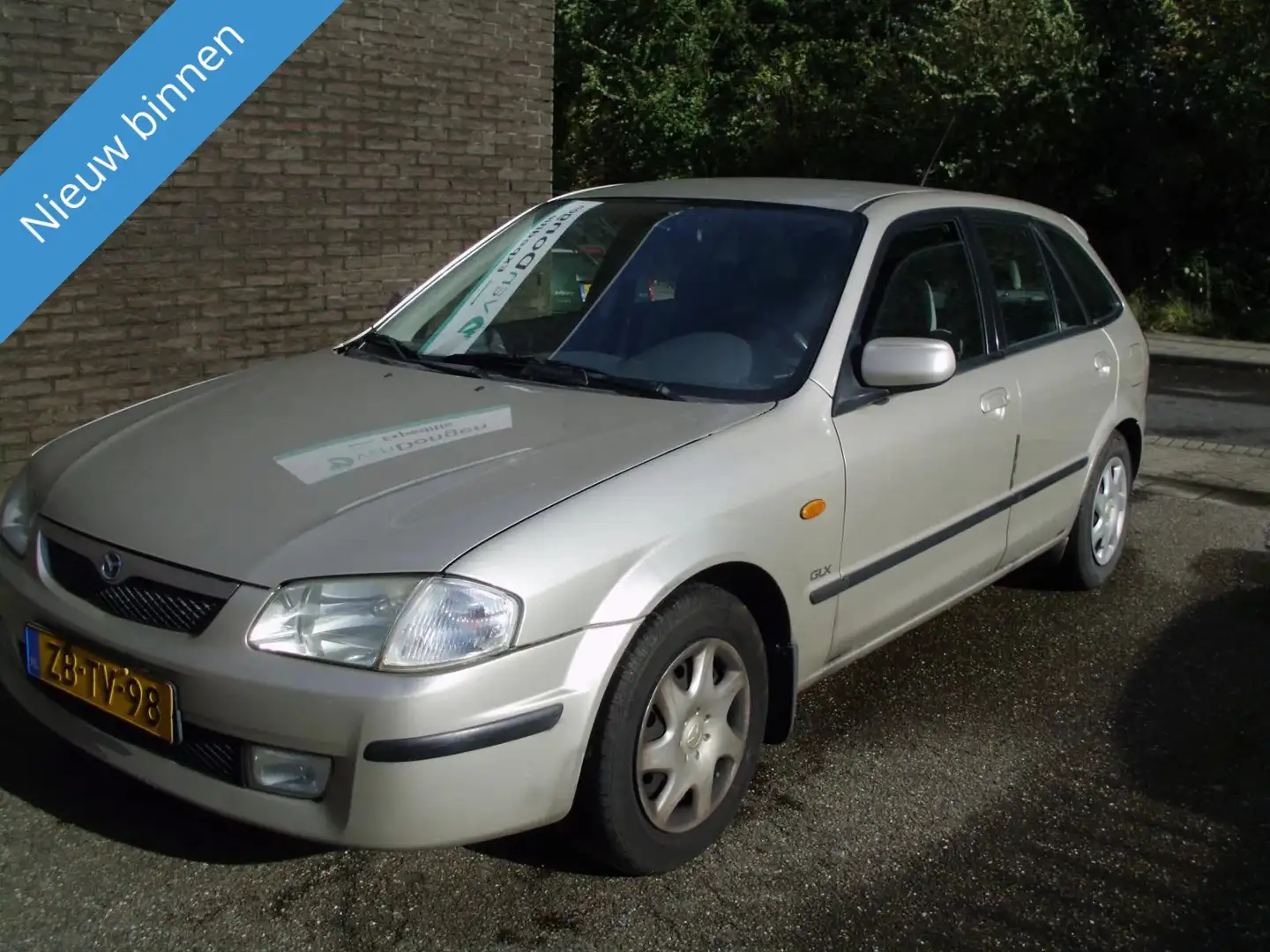 Mazda 323 MAZDA 323F 1.6 automaat Beige - 2