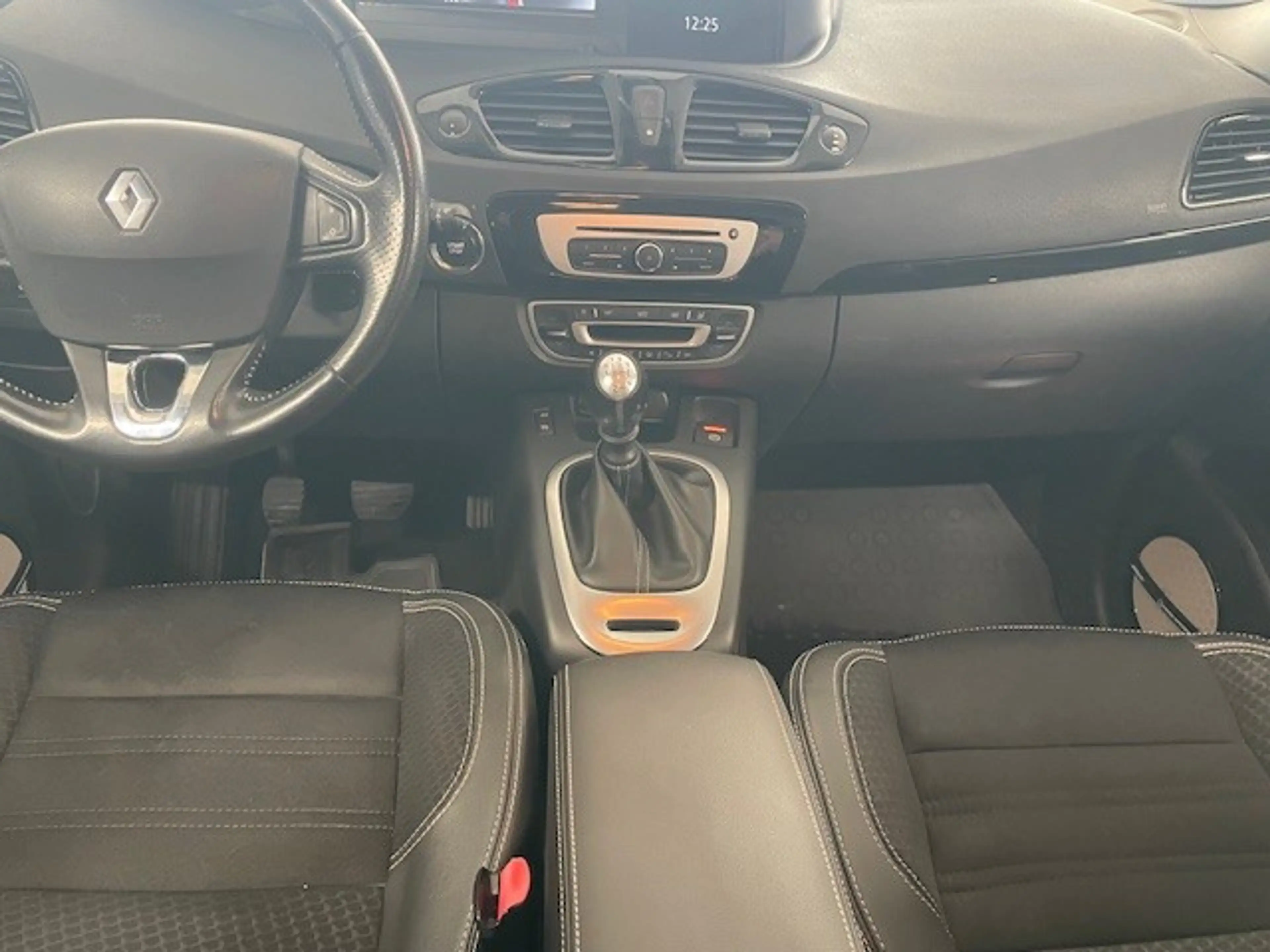 Renault Grand Scenic Grand Scénic Energy dCi 110 Bose Edition — photo 14
