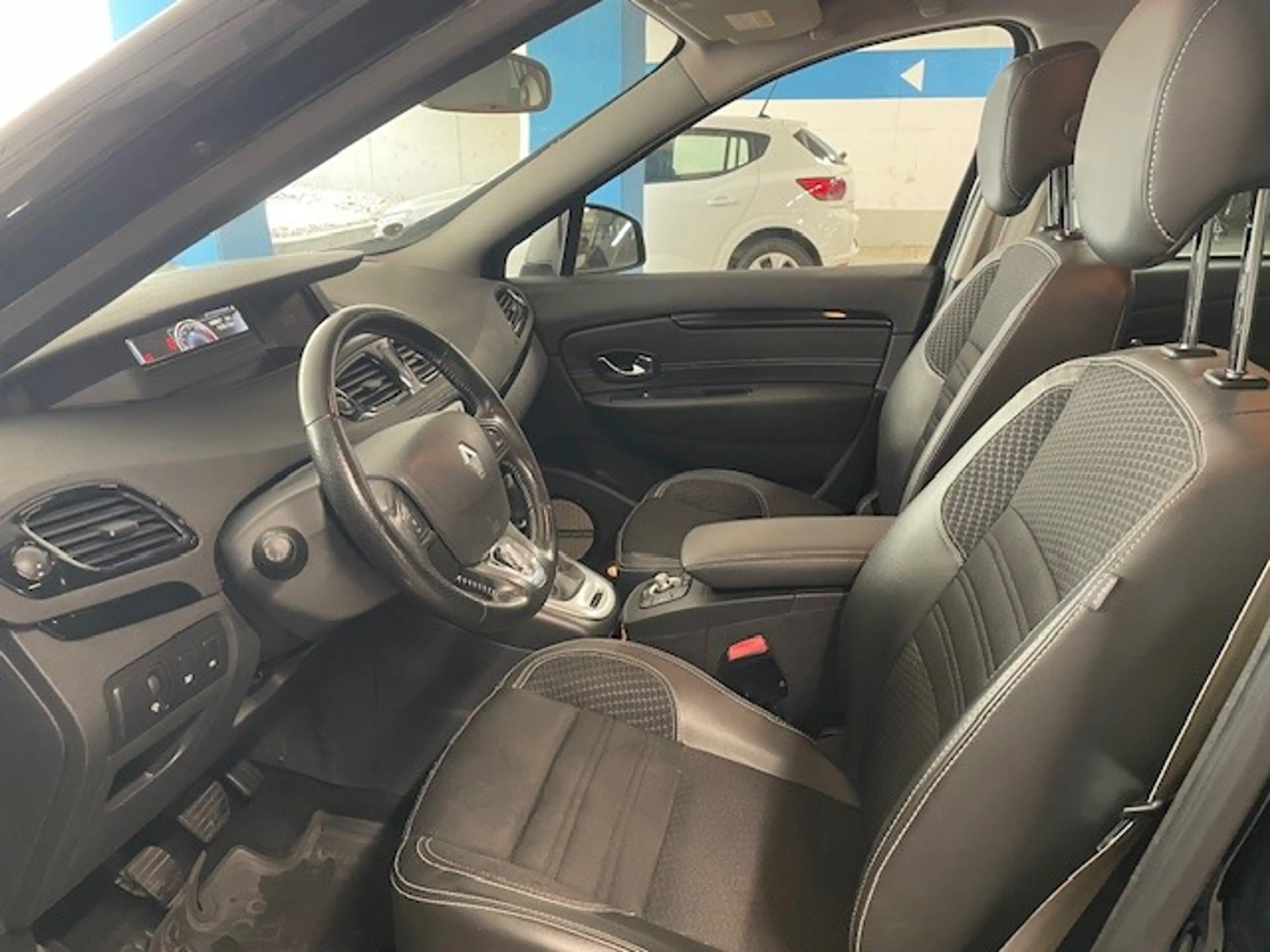 Renault Grand Scenic Grand Scénic Energy dCi 110 Bose Edition — photo 15