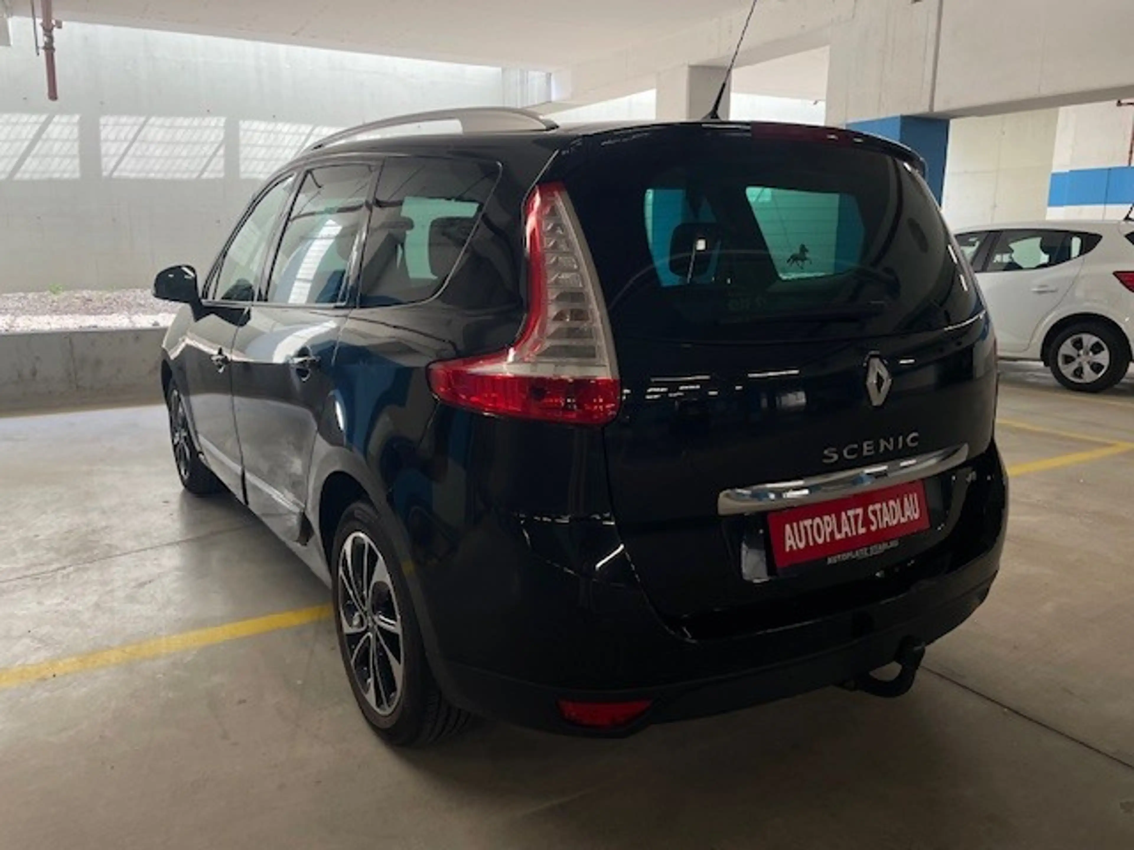 Renault Grand Scenic Grand Scénic Energy dCi 110 Bose Edition — photo 7