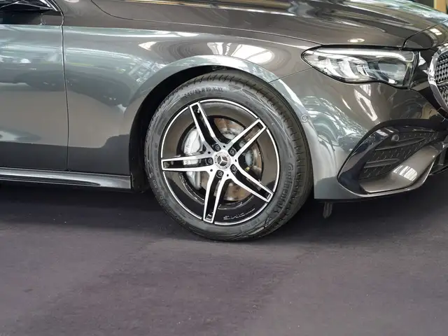 Mercedes-Benz E-Class view 2