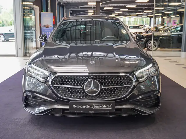 Mercedes-Benz E-Class view 10