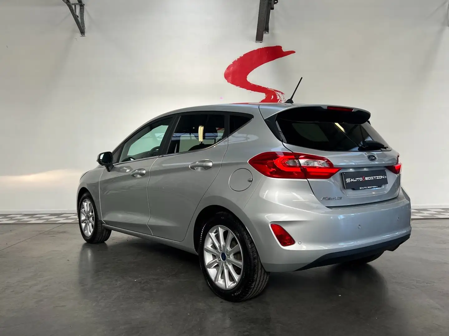 Ford Fiesta Fiesta 1.1i Trend Grijs - 2