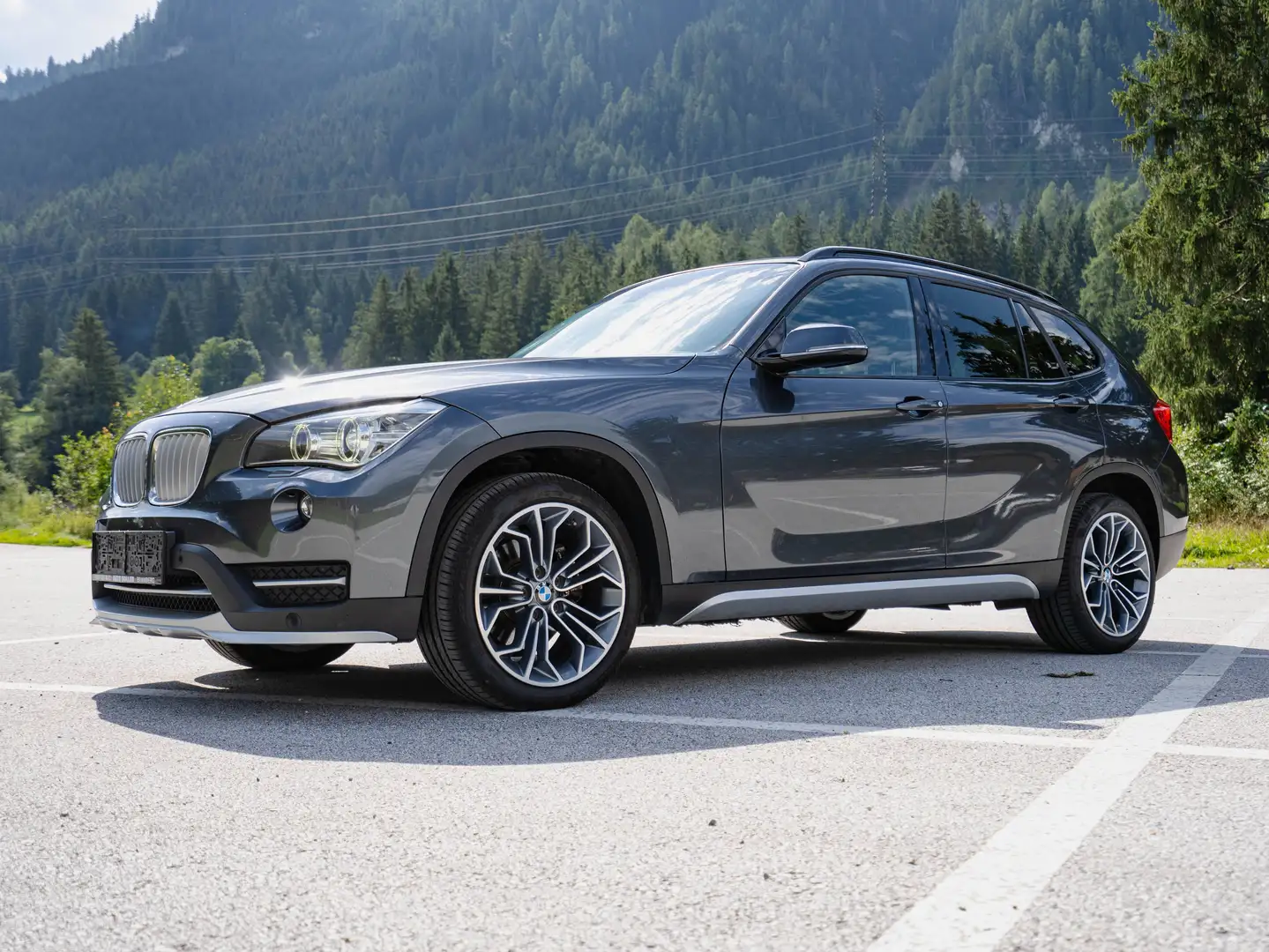 BMW X1 X1 sDrive18d Aut. Grau - 1
