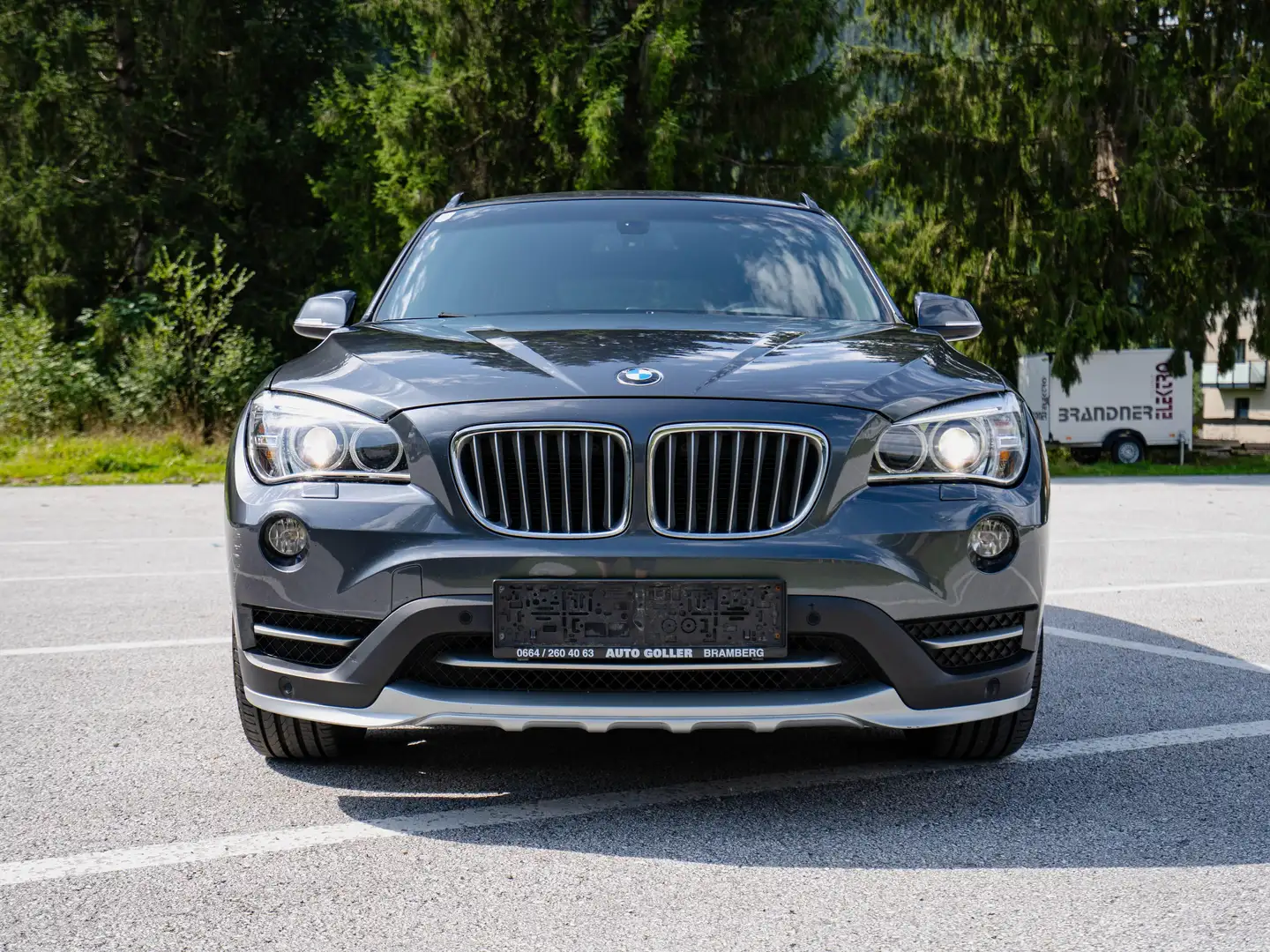 BMW X1 X1 sDrive18d Aut. Grau - 2