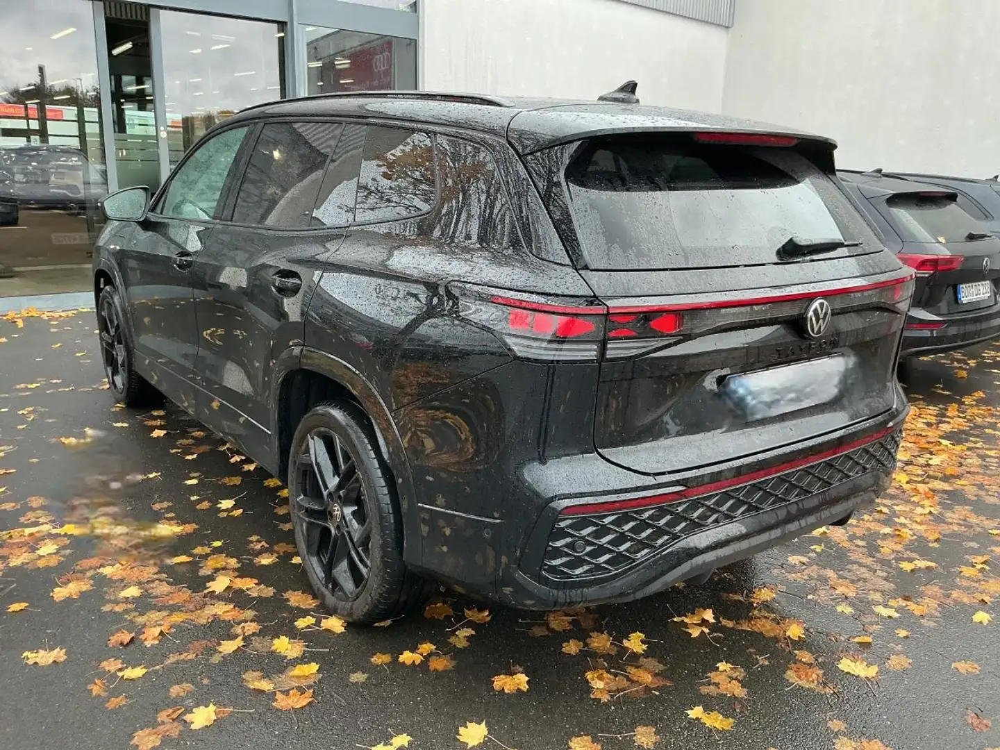 Volkswagen Tayron 1.5 e Hybrid R-Line Pano HD-Matrix AHK Schwarz - 2