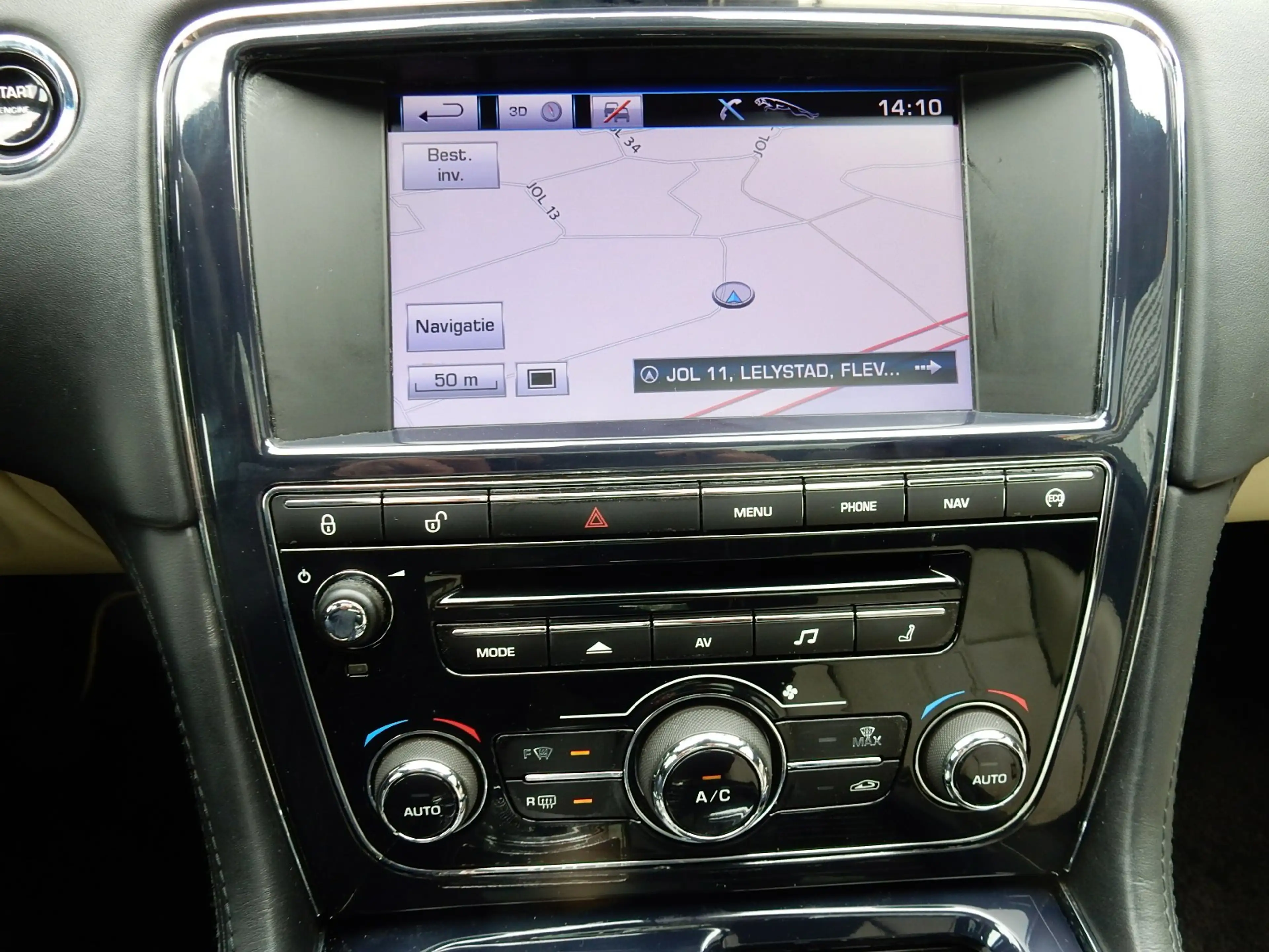 Jaguar XJ 3.0 V6D PORTFOLIO LWB*LEDER*PANO*CAMERA* — photo 11
