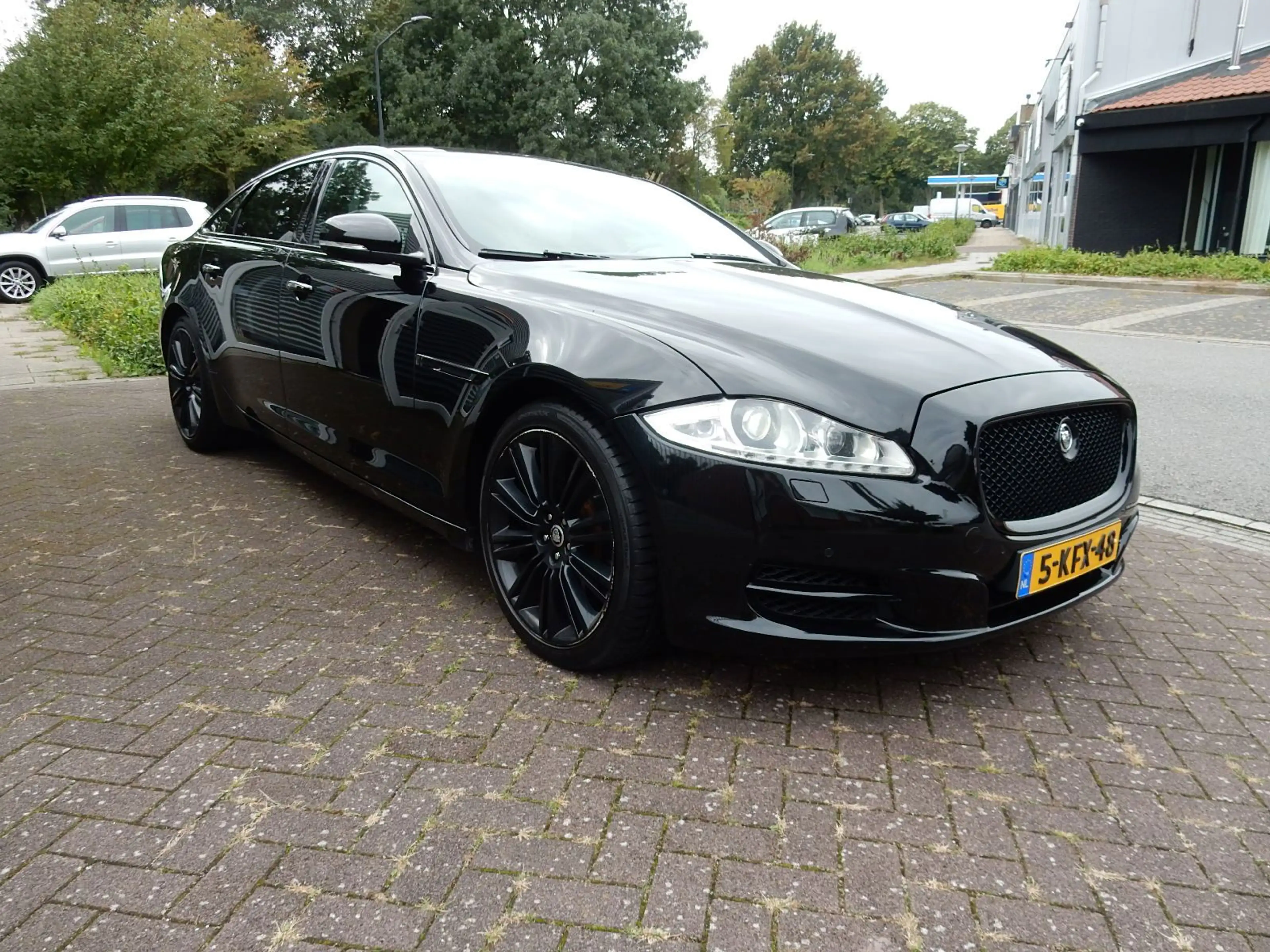 Jaguar XJ 3.0 V6D PORTFOLIO LWB*LEDER*PANO*CAMERA* — photo 3