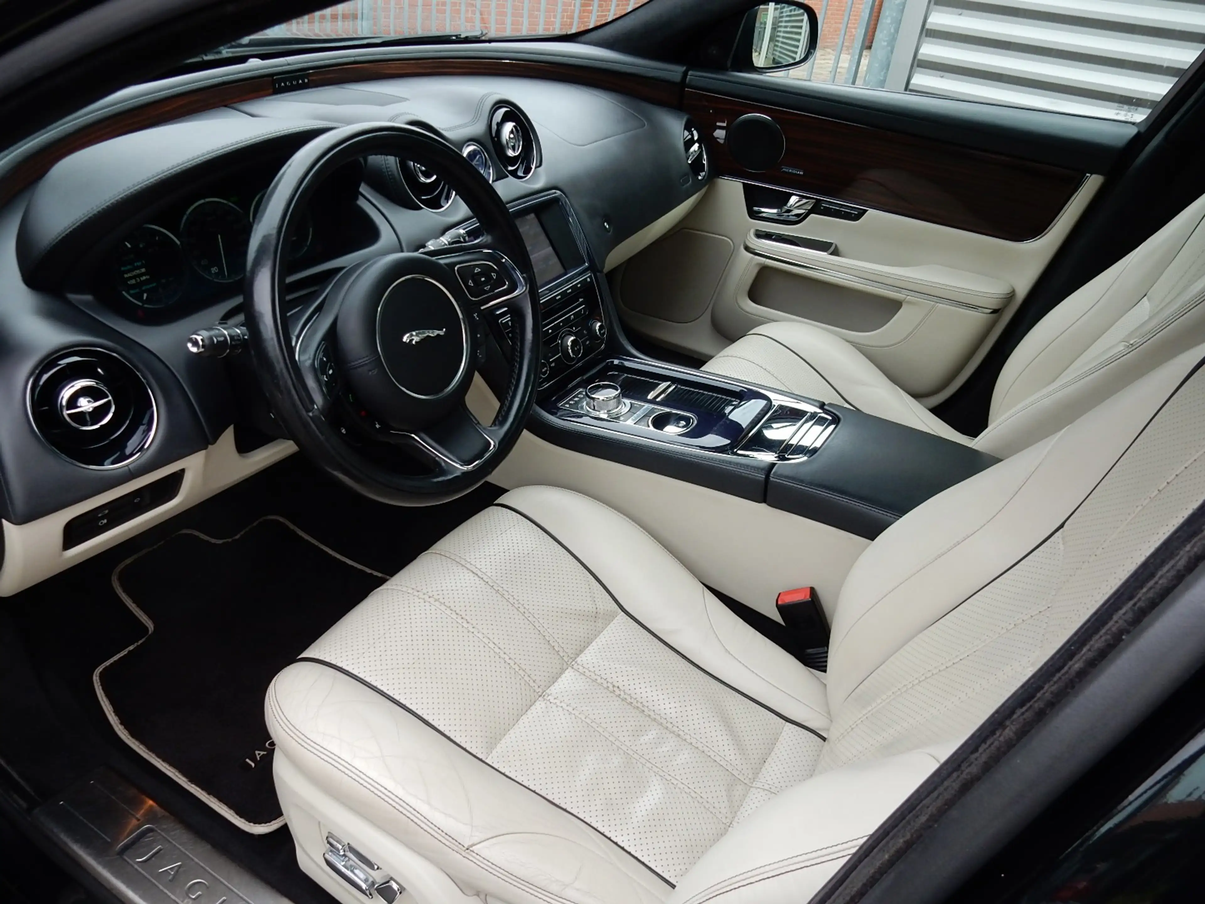 Jaguar XJ 3.0 V6D PORTFOLIO LWB*LEDER*PANO*CAMERA* — photo 7