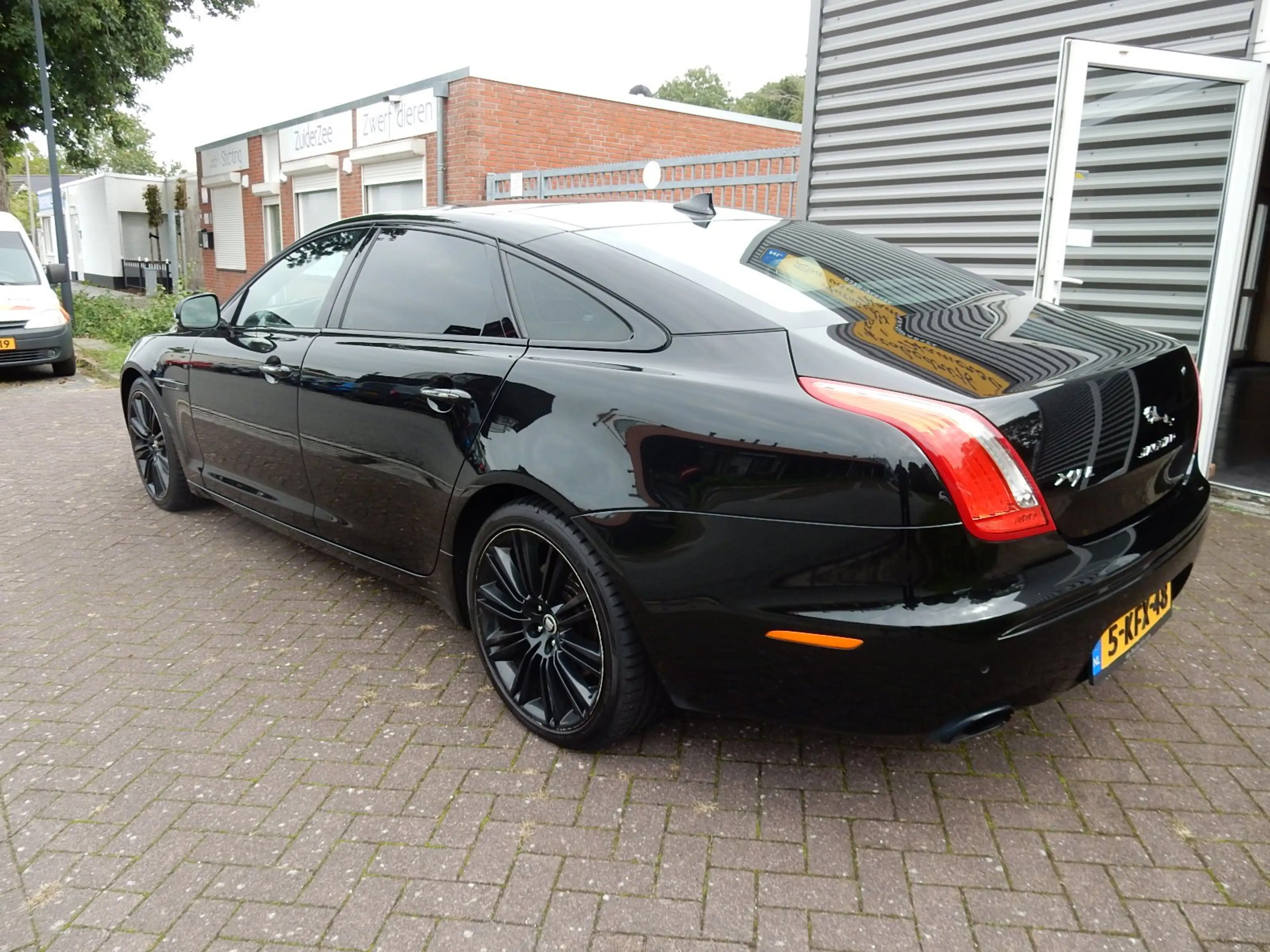Jaguar XJ 3.0 V6D PORTFOLIO LWB*LEDER*PANO*CAMERA* — photo 6