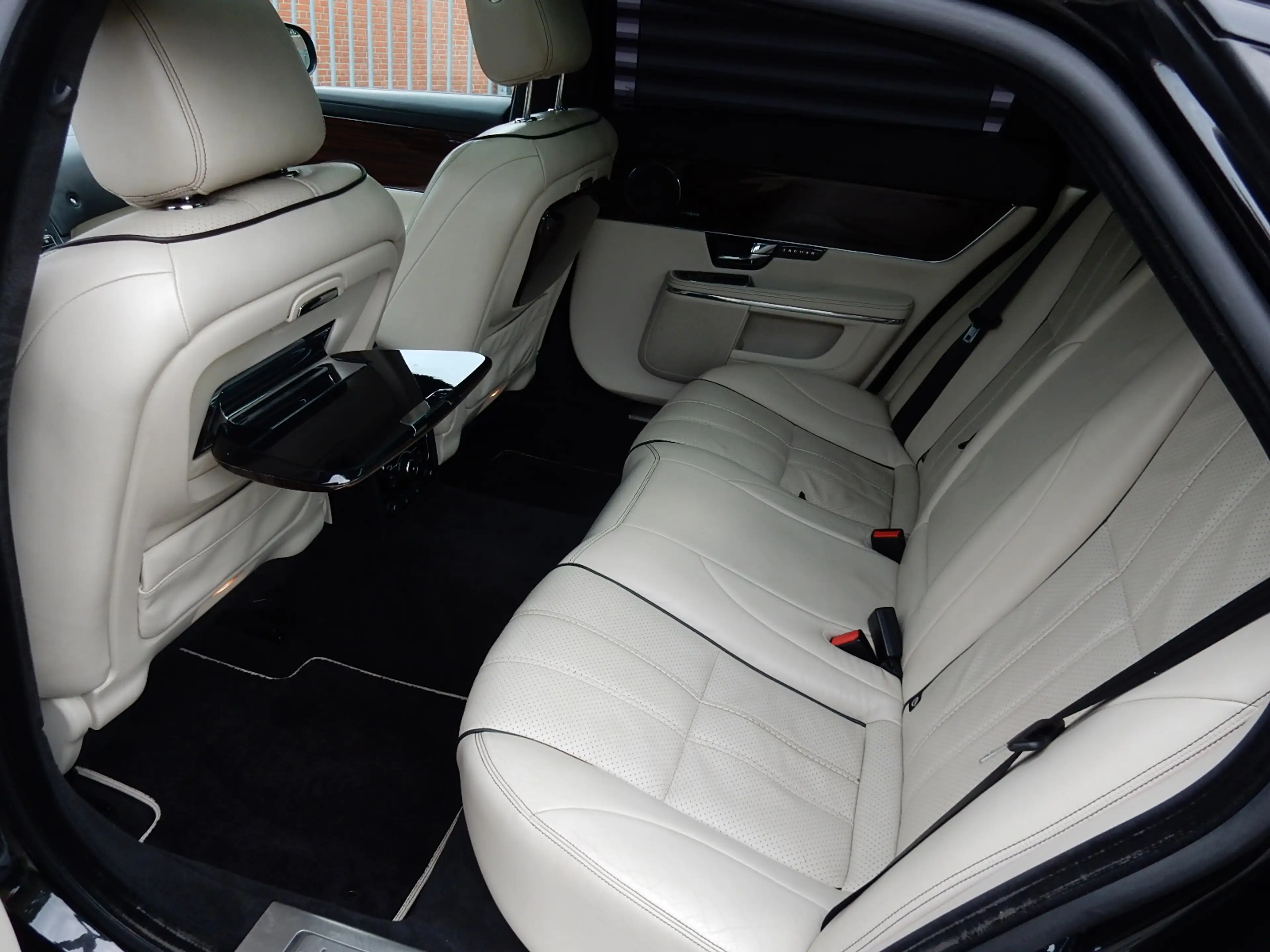 Jaguar XJ 3.0 V6D PORTFOLIO LWB*LEDER*PANO*CAMERA* — photo 8