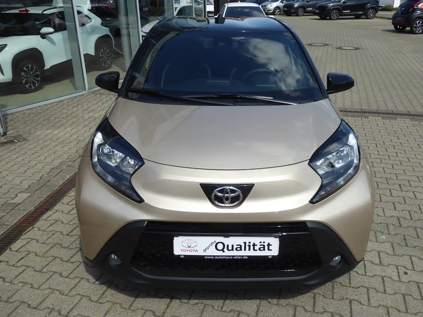 Toyota Aygo X Pulse Beige - 2