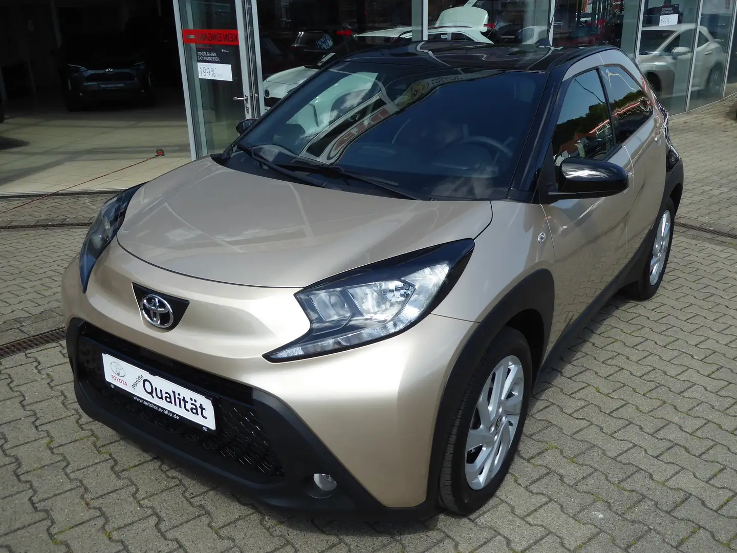 Toyota Aygo X Pulse Beige - 1