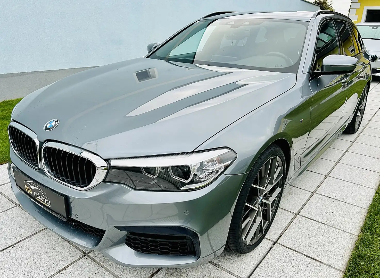BMW 520 d Touring Aut. - M-Sportpaket - Topzustand Grau - 2