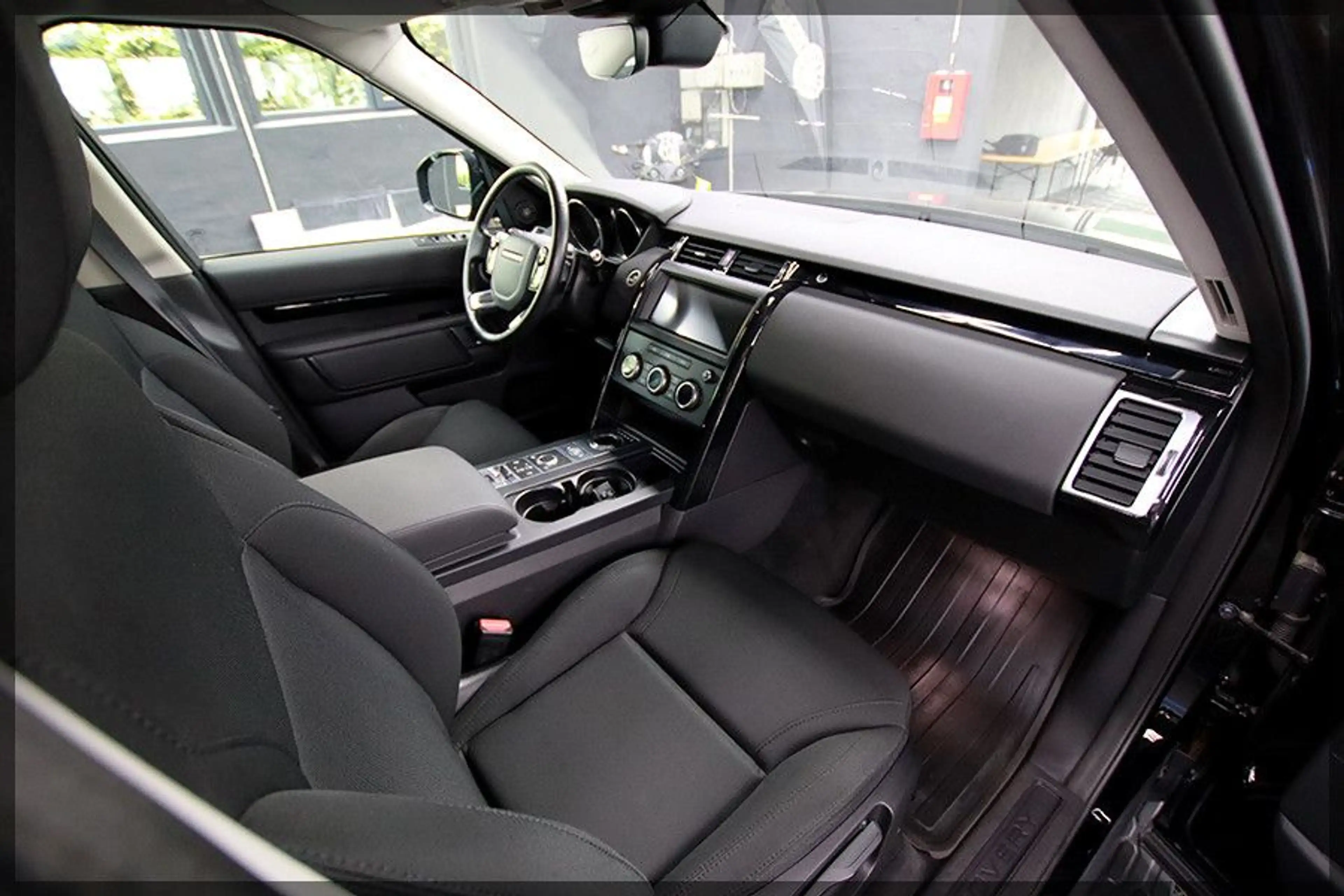 Land Rover Discovery 5 SE SDV6 CAM / NAVI / NEUER MOTOR — photo 13