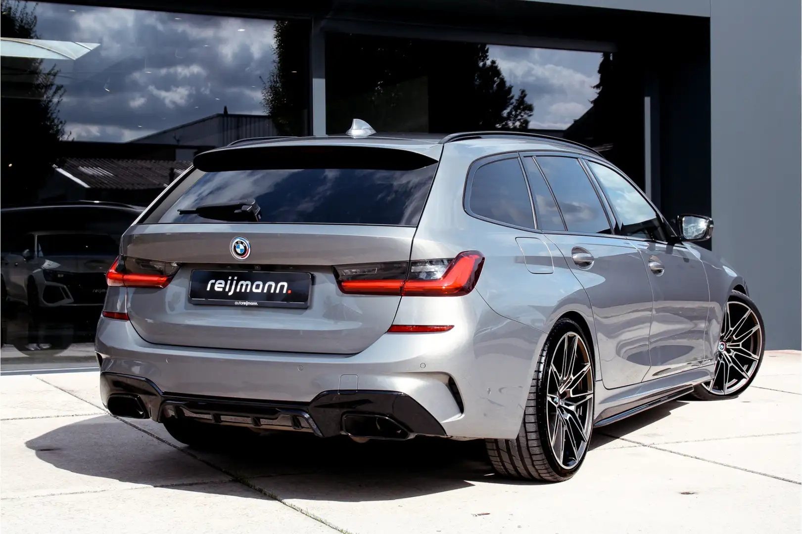 BMW 340 3-serie Touring M340i xDrive M-Performance OxidGra Grijs - 2