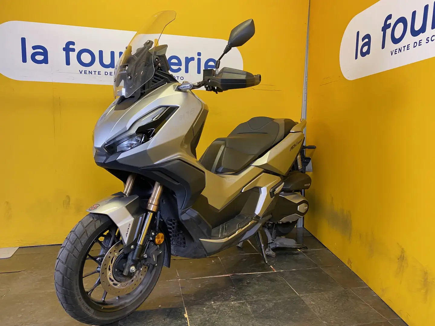 Honda ADV 350 Серый - 1