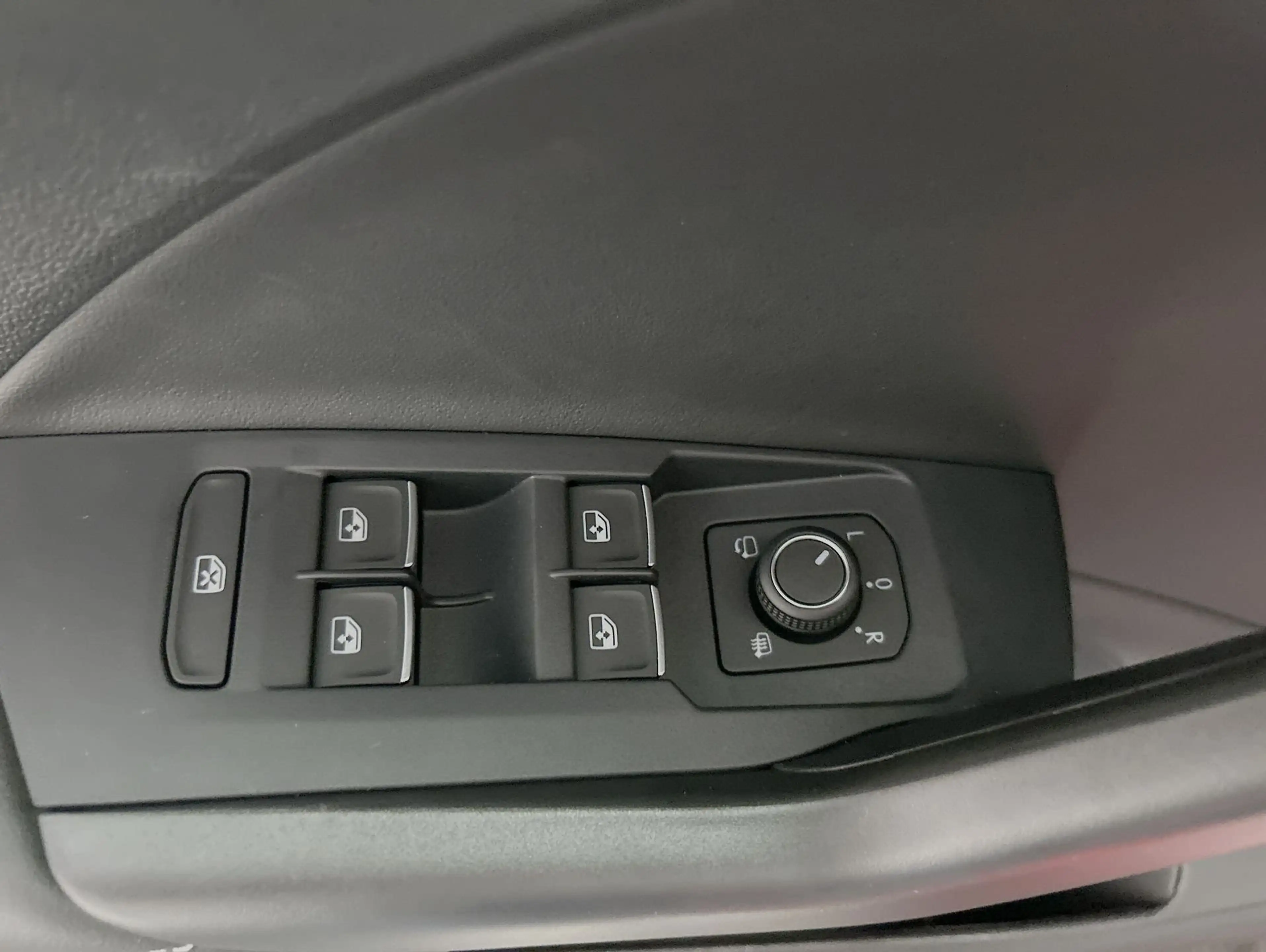 Volkswagen T-Cross 1.0 TSI ENERGY CarPlay ACC AHK LED Navi — photo 13