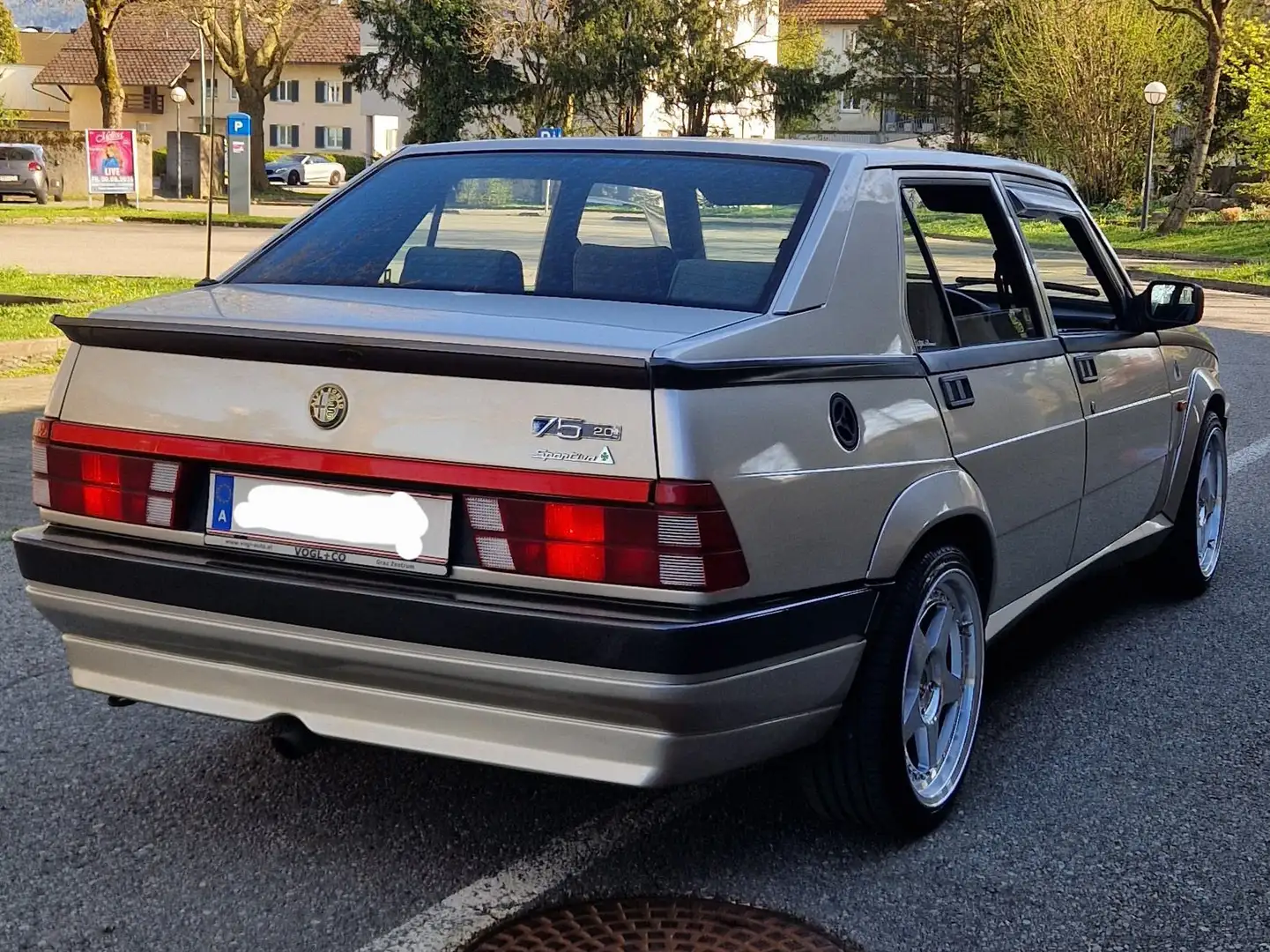 Alfa Romeo 75 2.0 TS Facelift Bej - 1