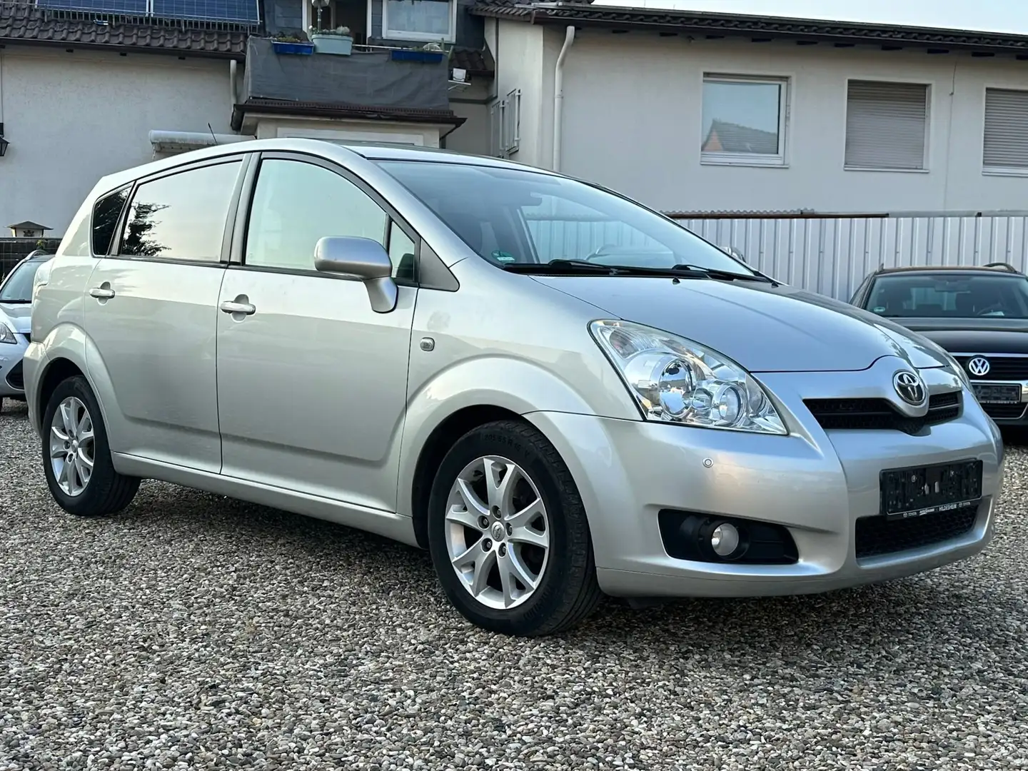 Toyota Corolla Verso 2.2 D-4D Sol 1Hand Klima PDC Alu. 6-Gänge Grau - 1