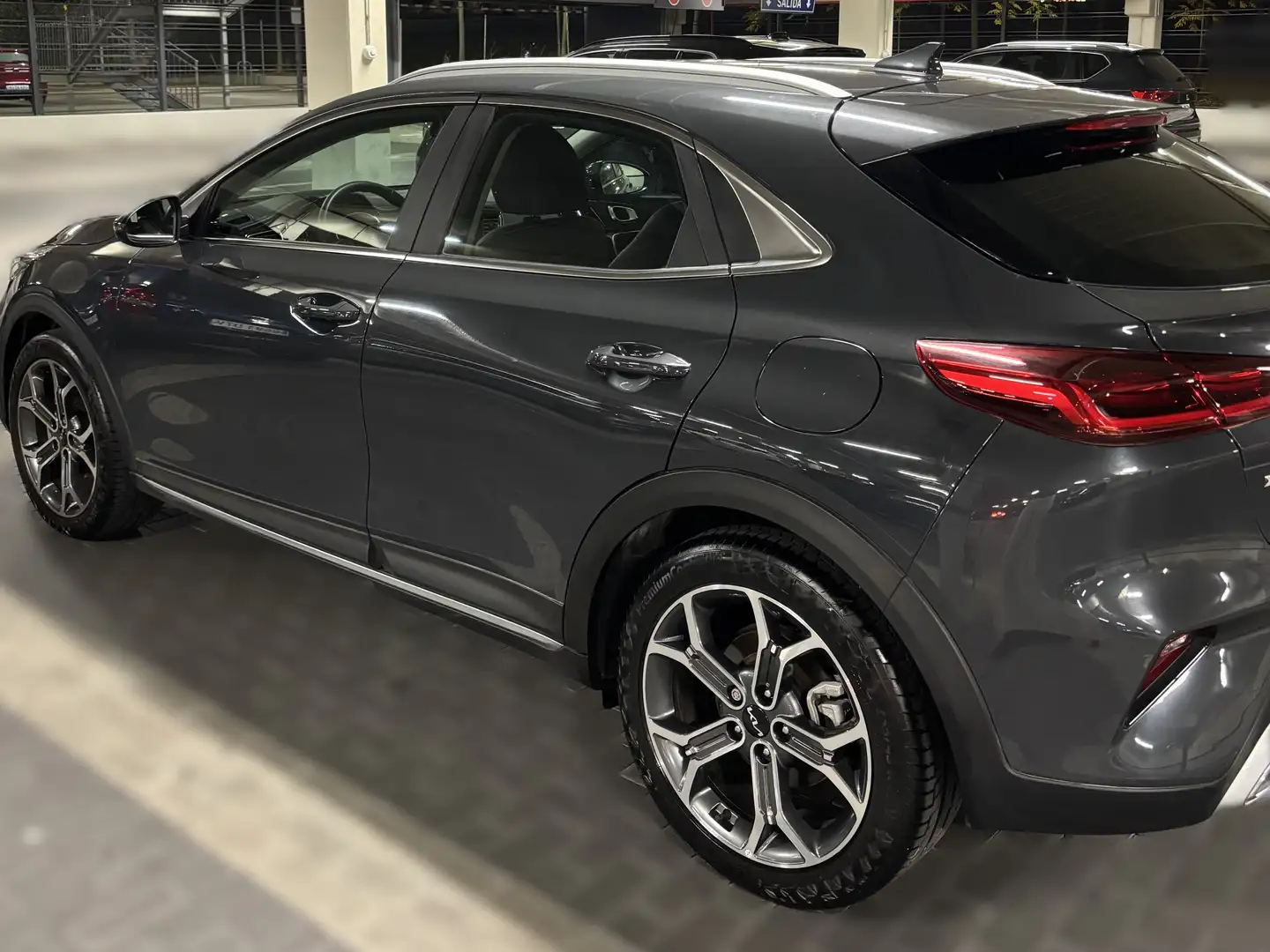 Kia XCeed 1.0 T-GDi Tech 120 CV Eco-Dynamics Gris - 1